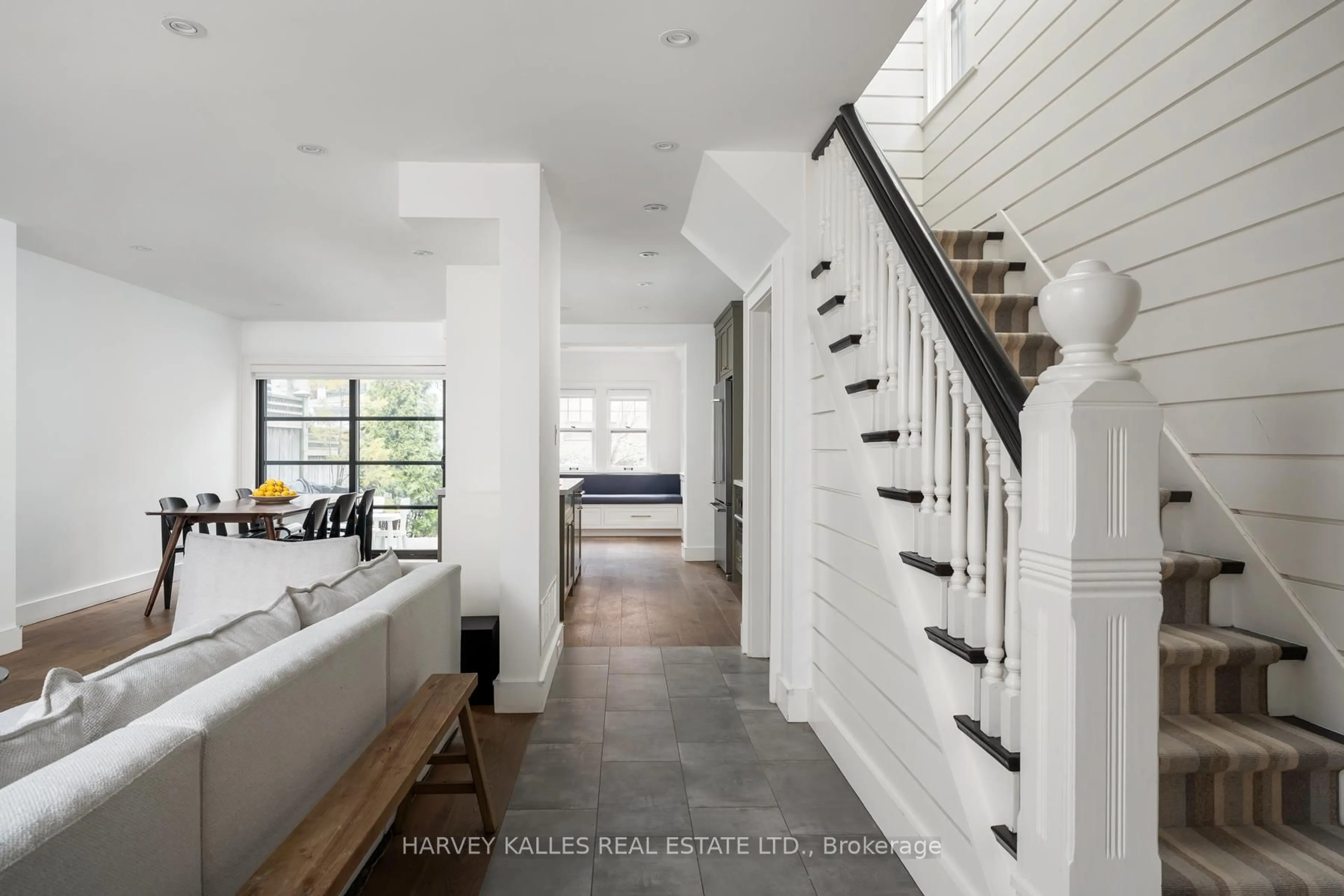 Indoor entryway for 488 St. Clements Ave, Toronto Ontario M5N 1M4
