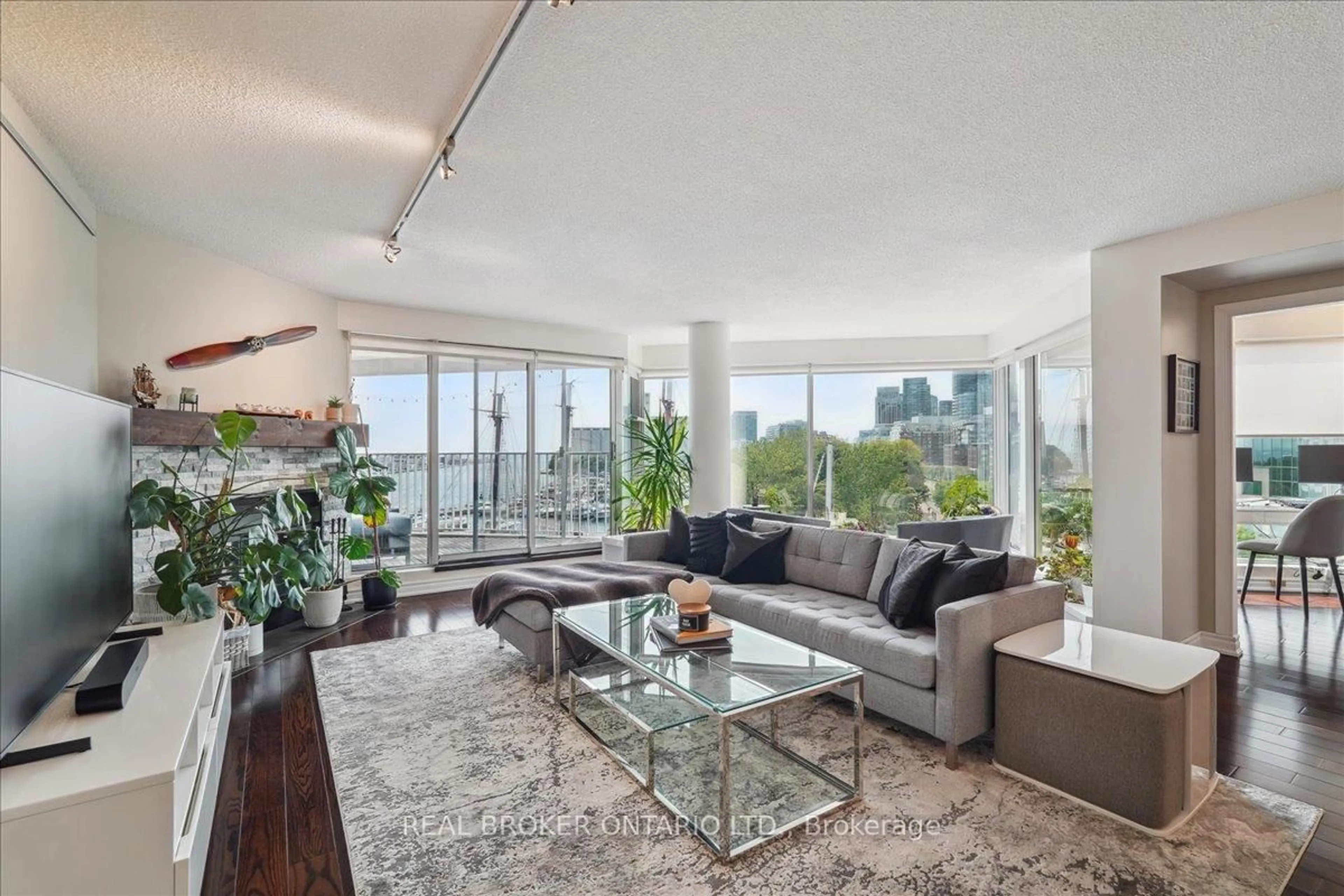 Living room with furniture, unknown for 401 Queens Quay #503, Toronto Ontario M5V 2Y2
