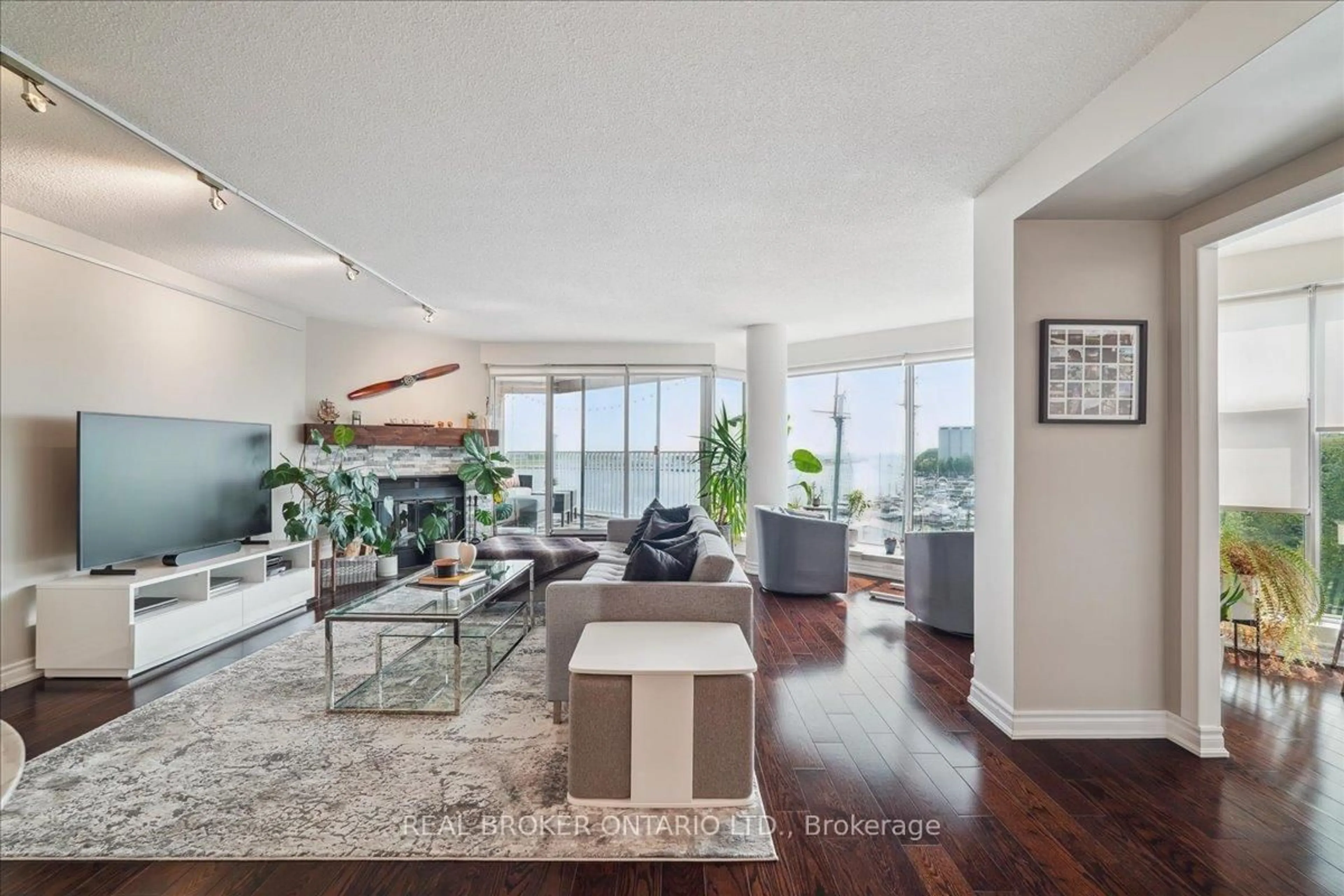 Living room with furniture, unknown for 401 Queens Quay #503, Toronto Ontario M5V 2Y2