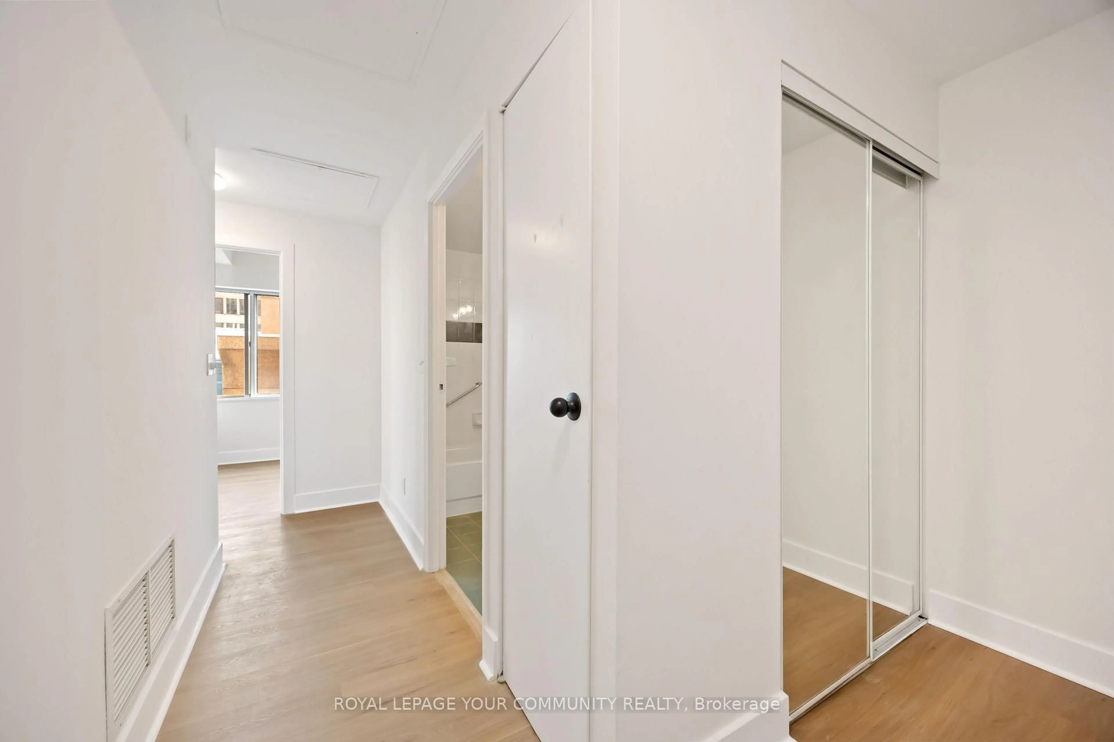 Indoor entryway for 1901 Yonge St #902, Toronto Ontario M4S 1Y6