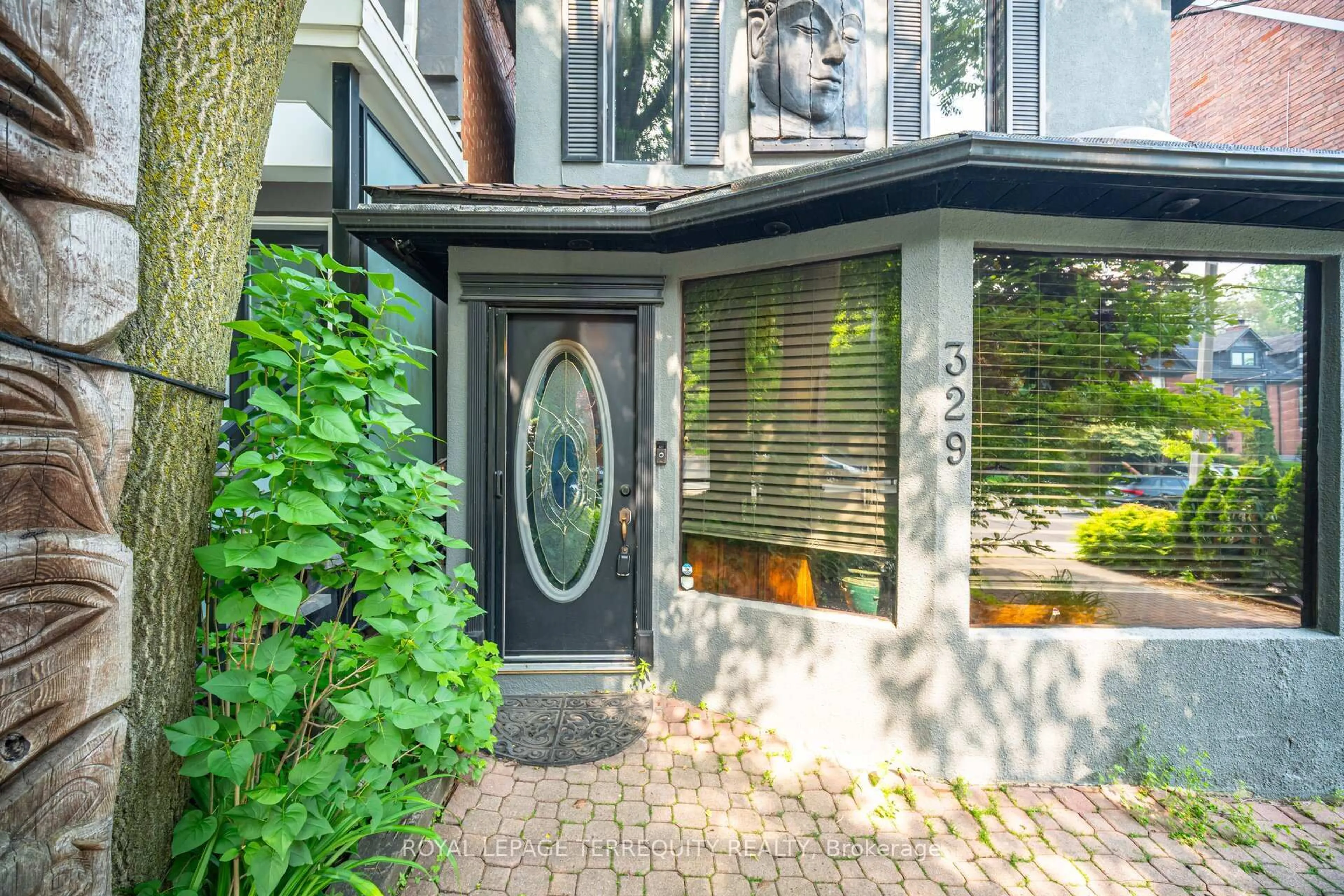 Indoor entryway for 329 Glen Rd, Toronto Ontario M4W 2X4