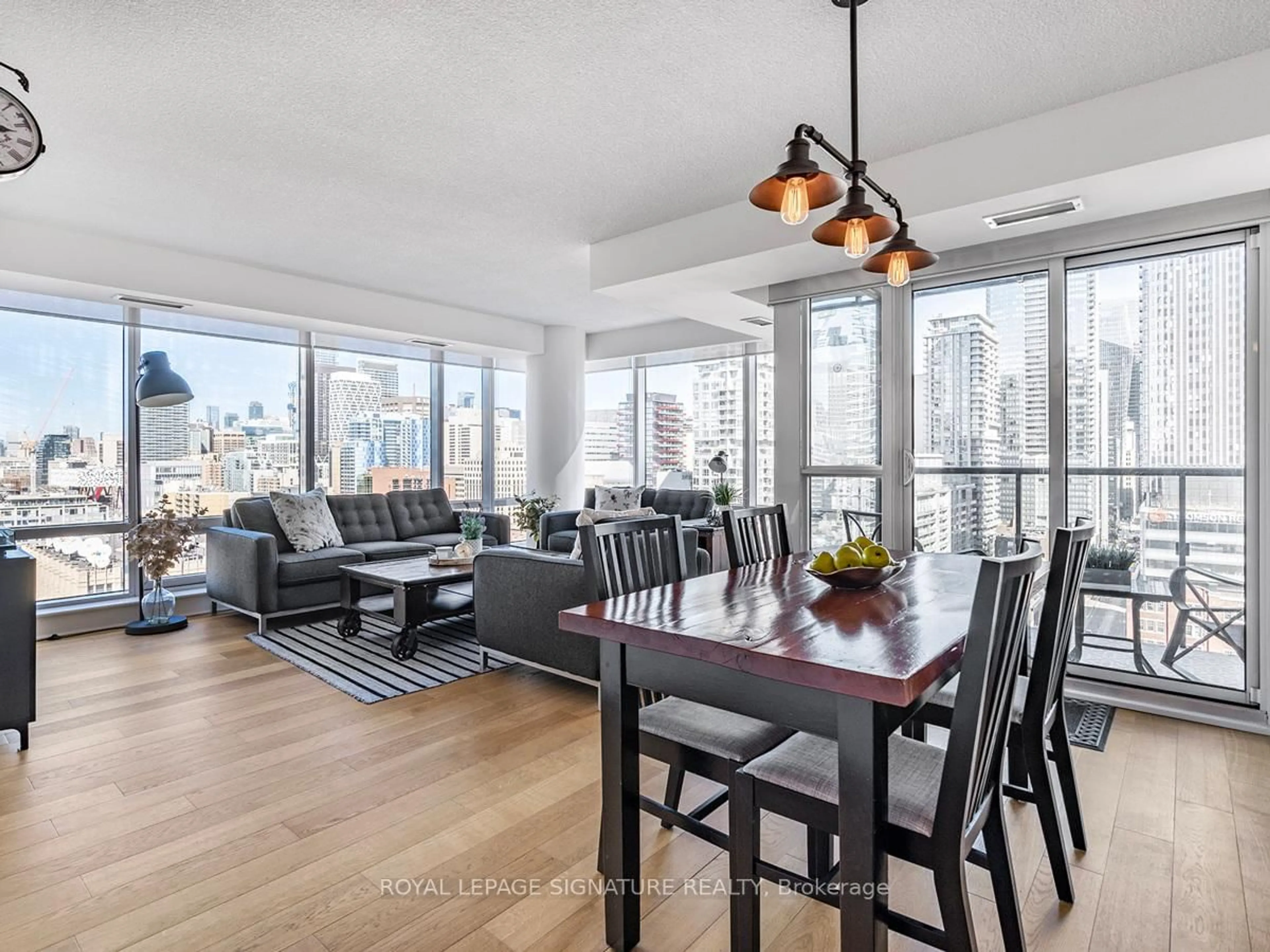 Open concept kitchen, wood/laminate floor for 295 Adelaide St #1804, Toronto Ontario M5V 0L4