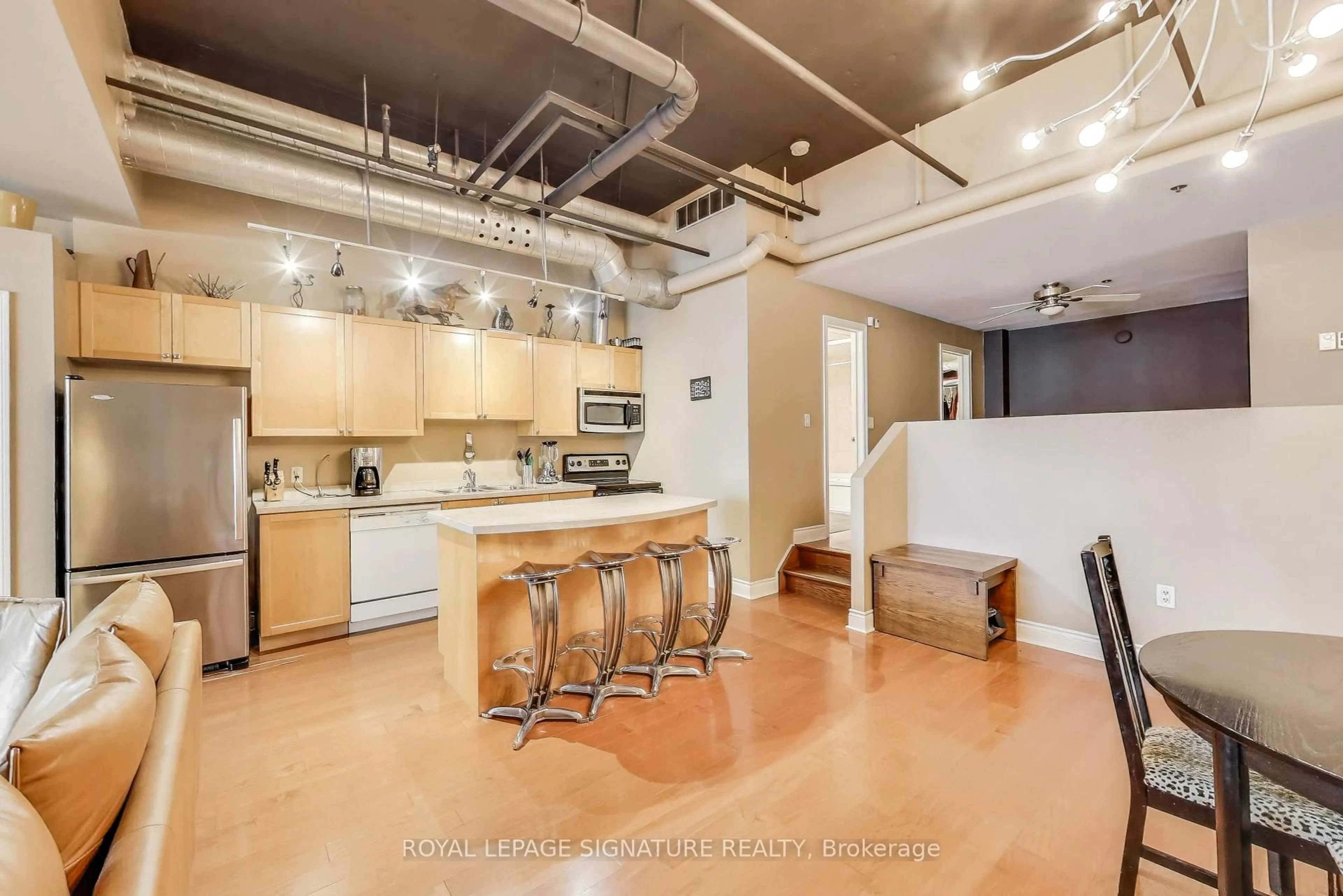 Open concept kitchen, unknown for 72 St. Patrick St, Toronto Ontario M5T 1V1