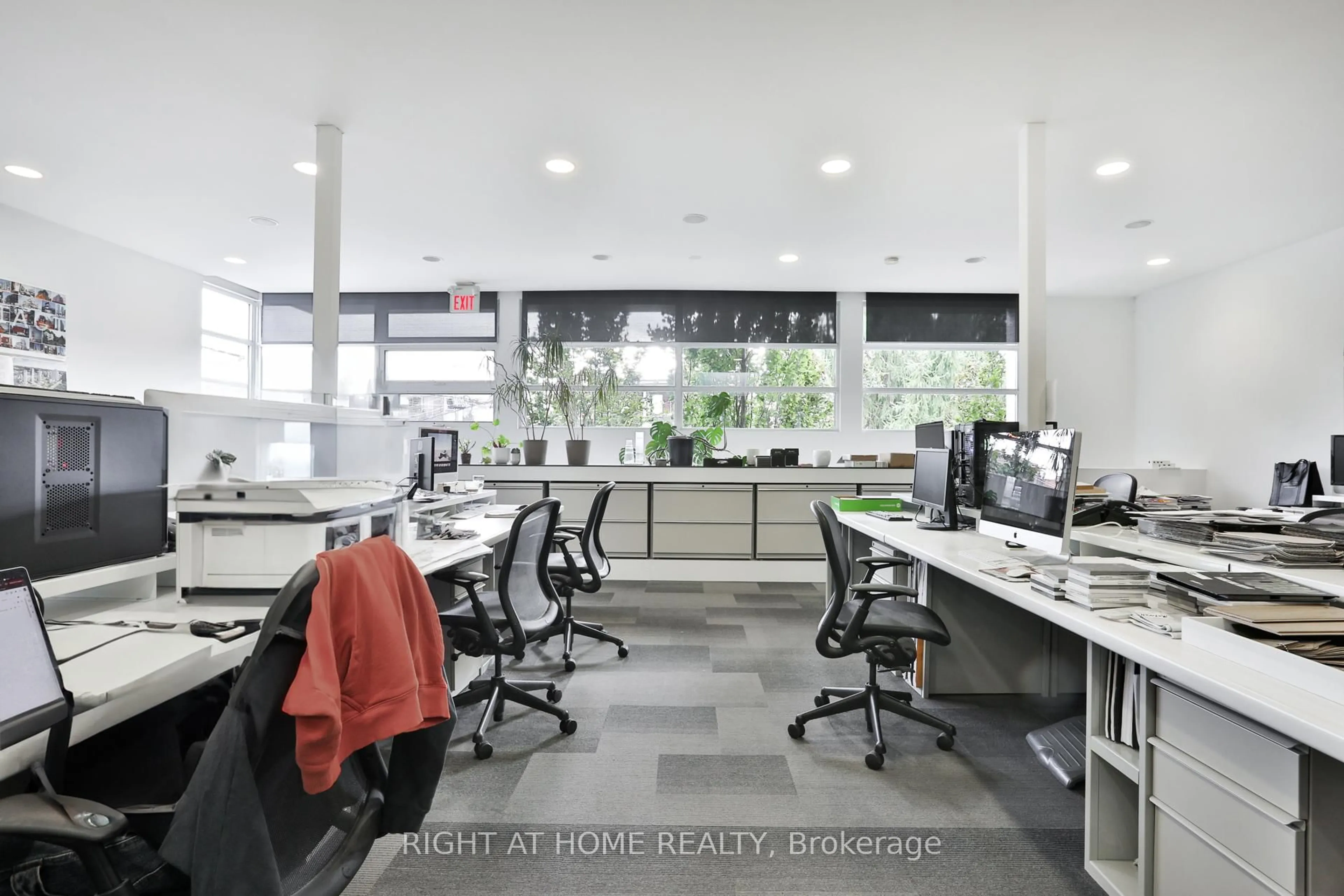Unknown for 660R College St, Toronto Ontario M6G 1B8