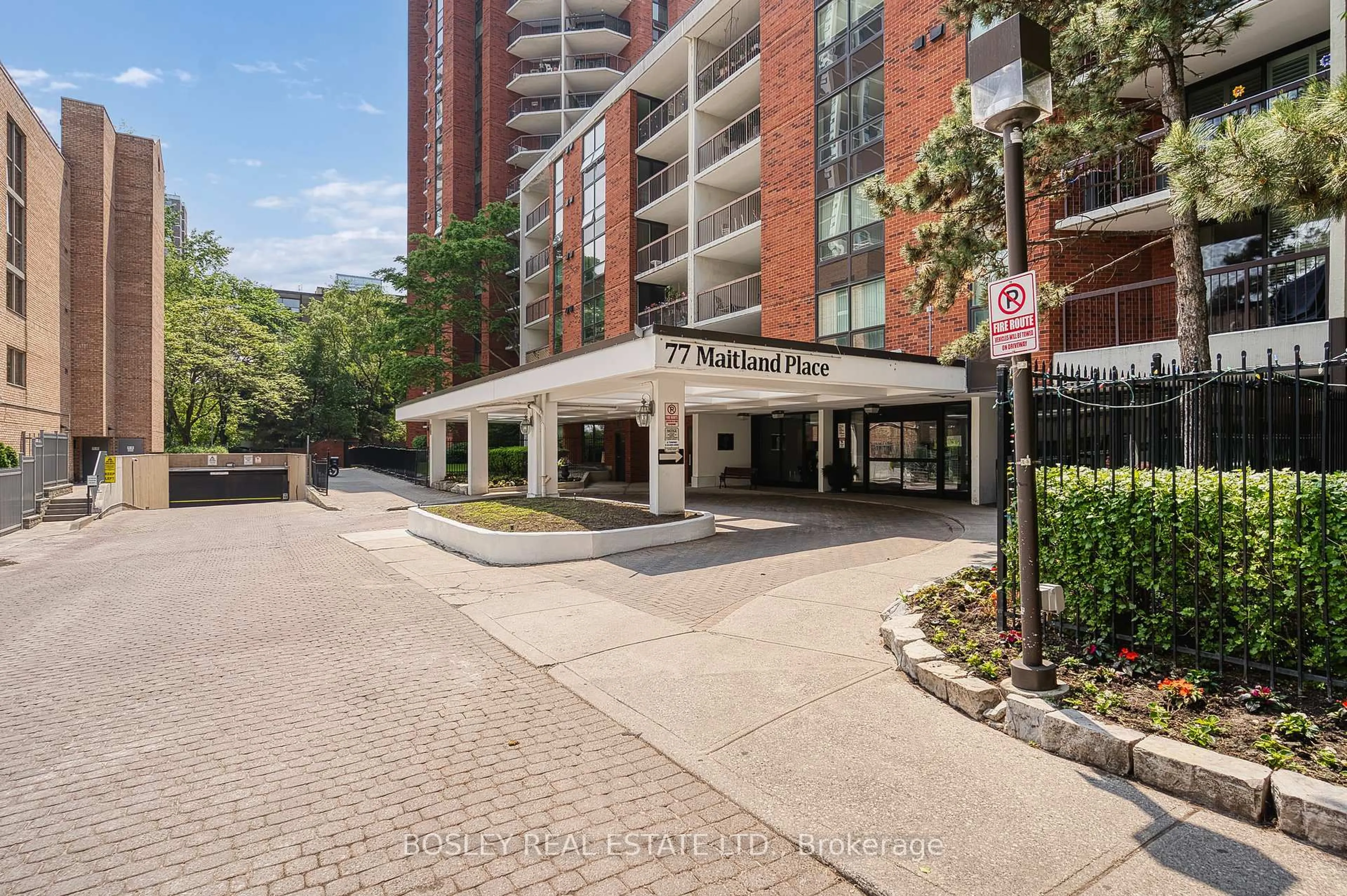 Indoor foyer for 77 Maitland Pl #1923, Toronto Ontario M4Y 2V6