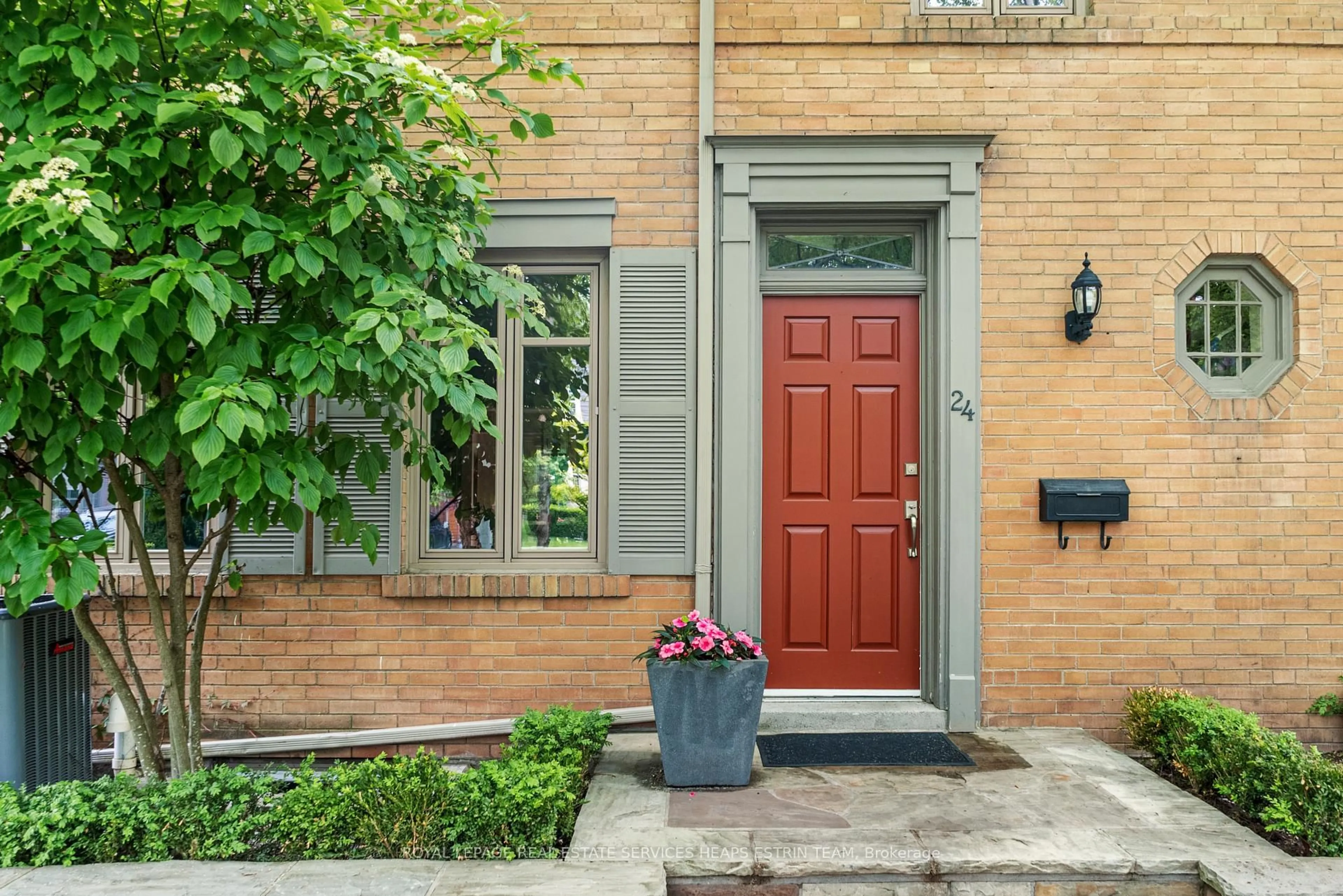 Indoor entryway for 24 Heather Rd, Toronto Ontario M4G 3G3