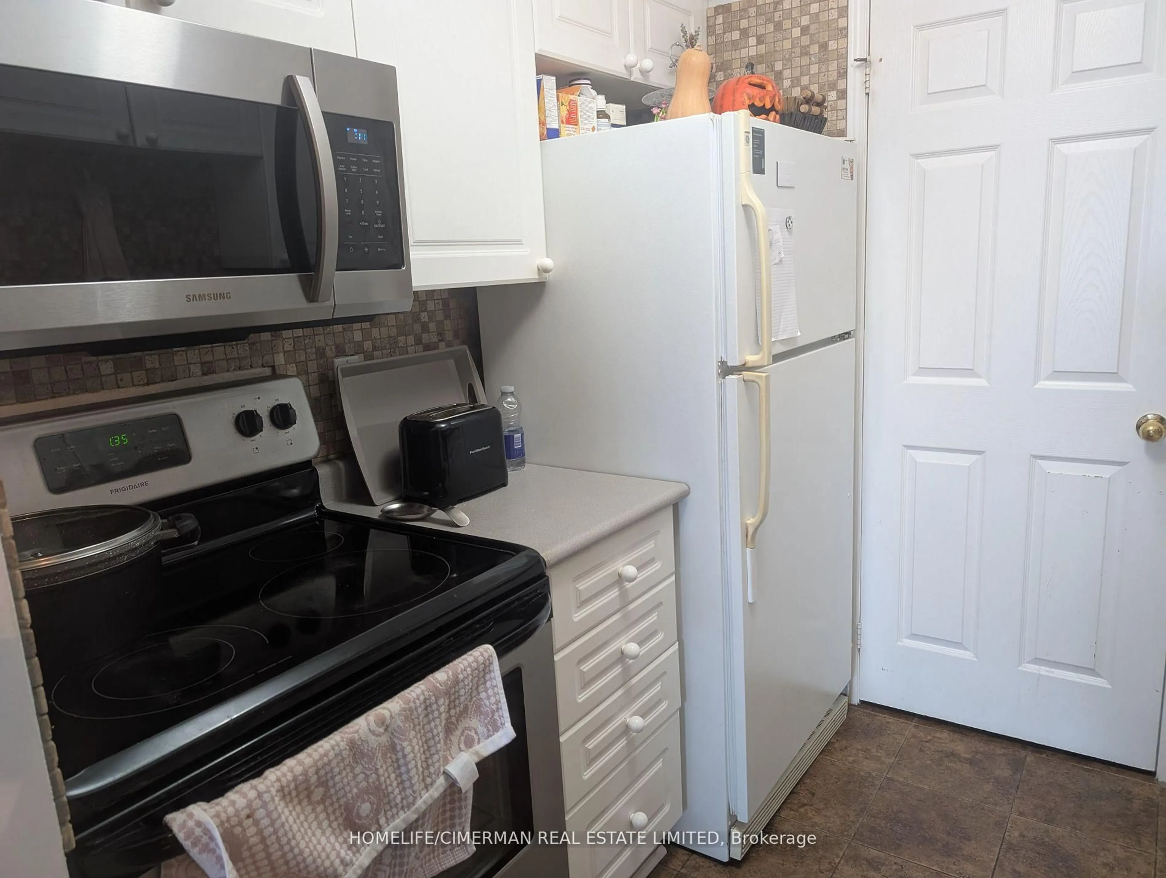 Standard kitchen, unknown for 233 Beecroft Rd #921, Toronto Ontario M2N 6Z9