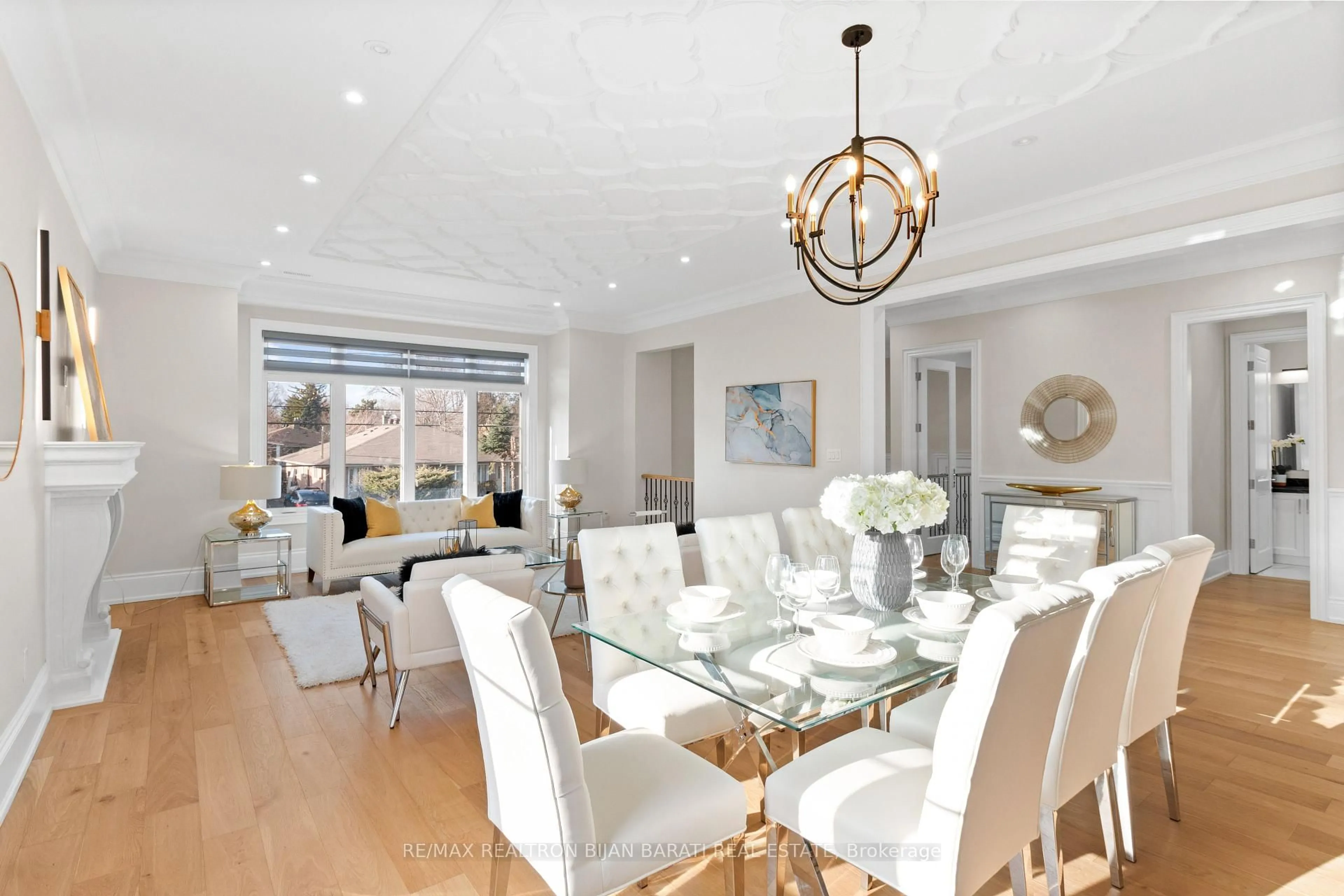Dining room, wood/laminate floor for 5 Charlemagne Dr, Toronto Ontario M2N 4H7