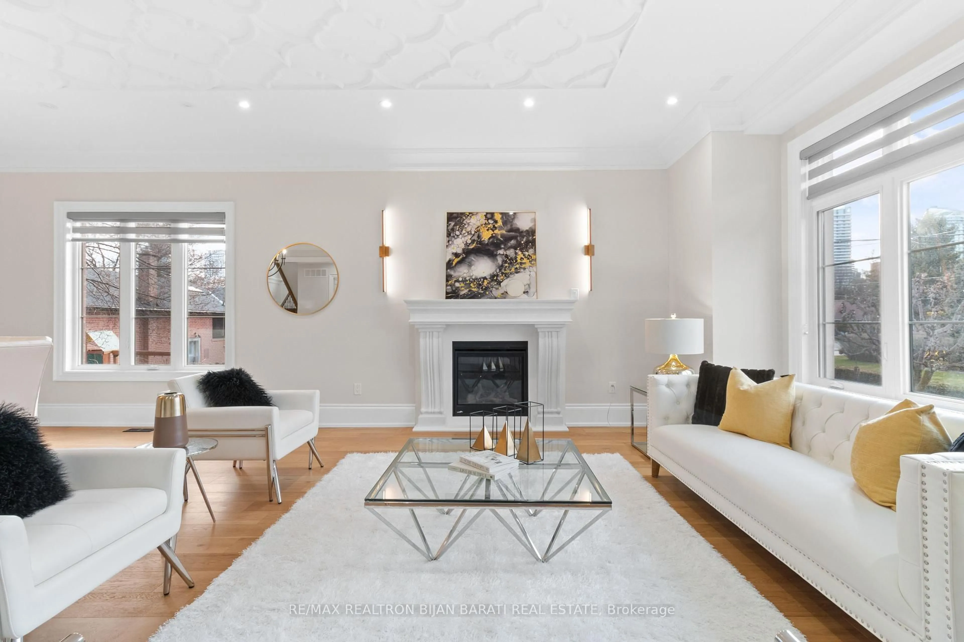 Living room with furniture, unknown for 5 Charlemagne Dr, Toronto Ontario M2N 4H7