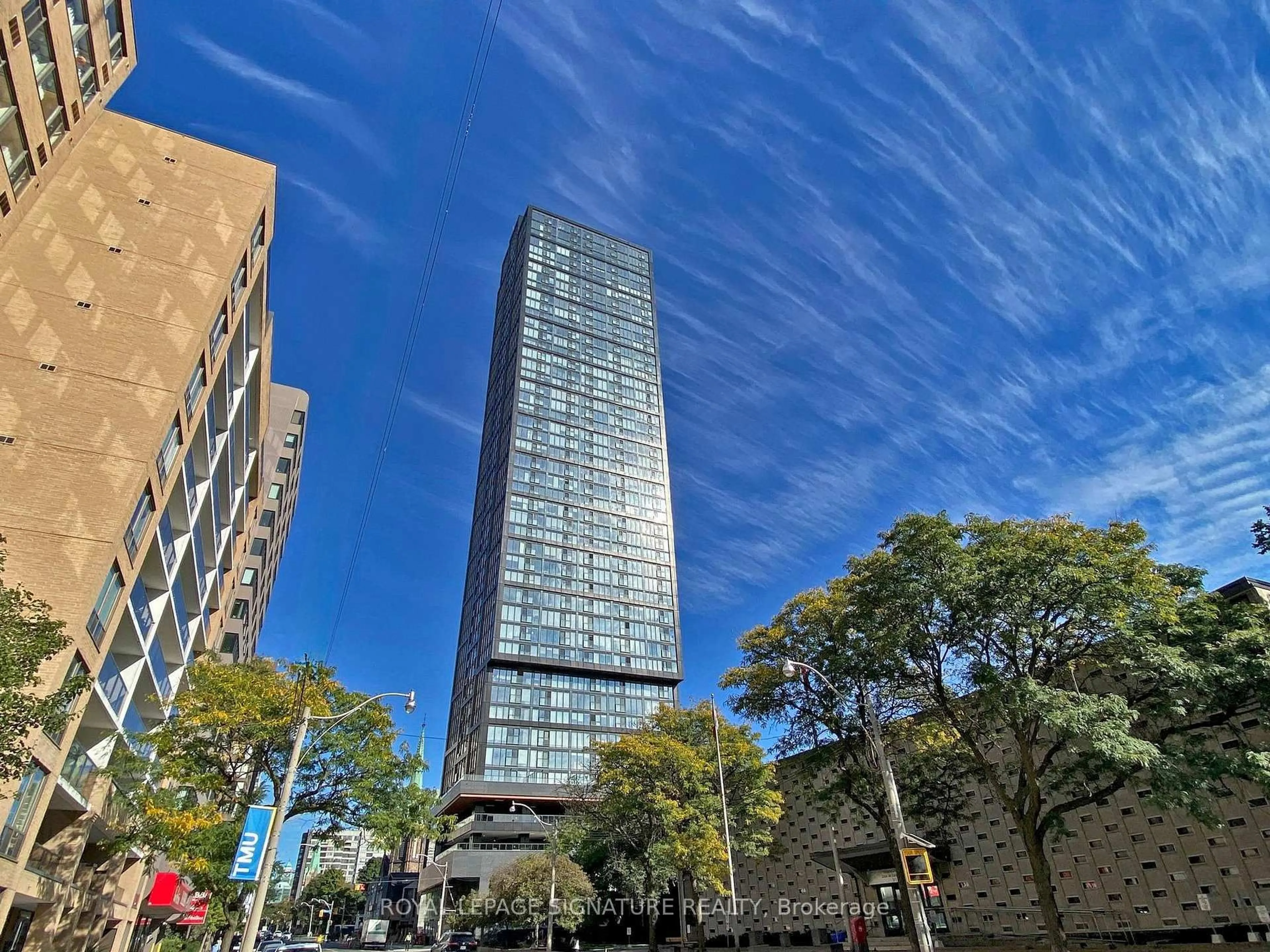 Indoor foyer for 319 Jarvis St #1006, Toronto Ontario M5B 0C8