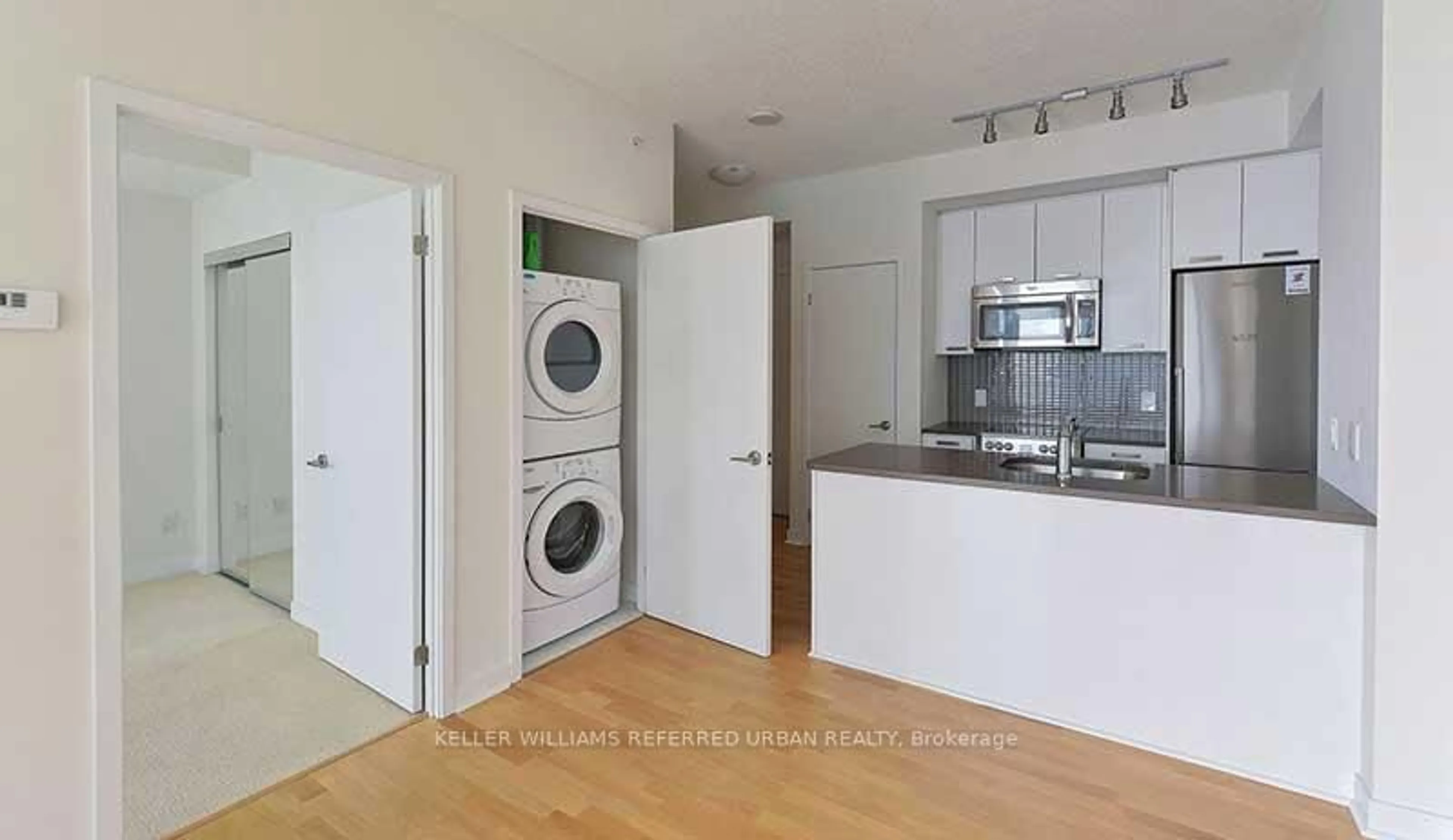 Unknown for 295 Adelaide St #4010, Toronto Ontario M5V 0L4