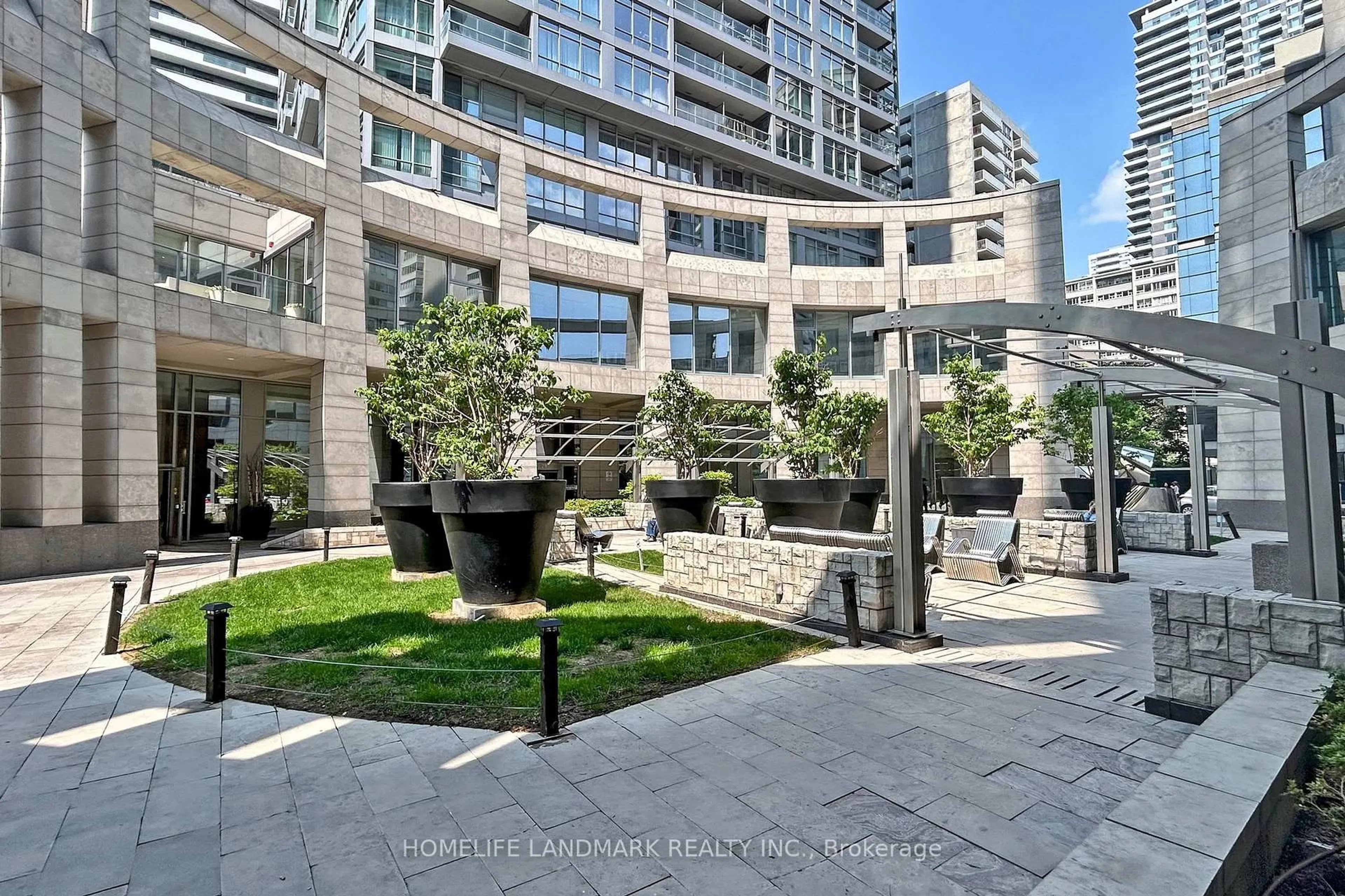 Patio, street for 2181 Yonge St #1505, Toronto Ontario M4S 3H7
