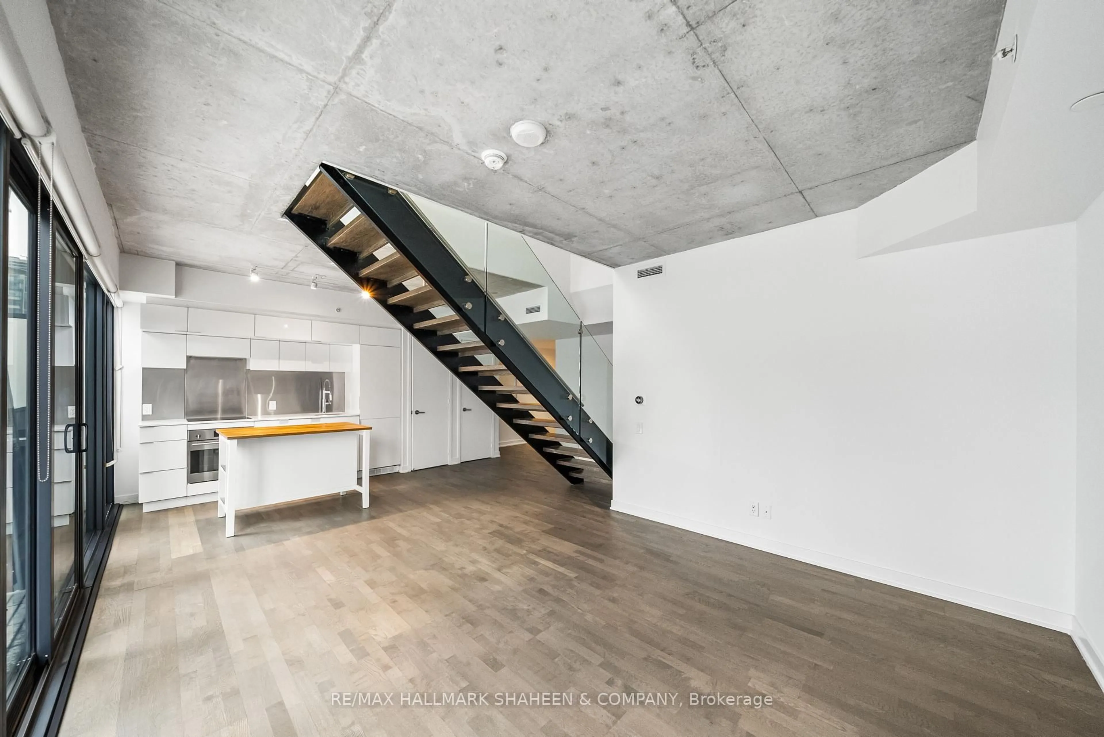 Stairs for 185 Roehampton Ave #702, Toronto Ontario M4P 0C6
