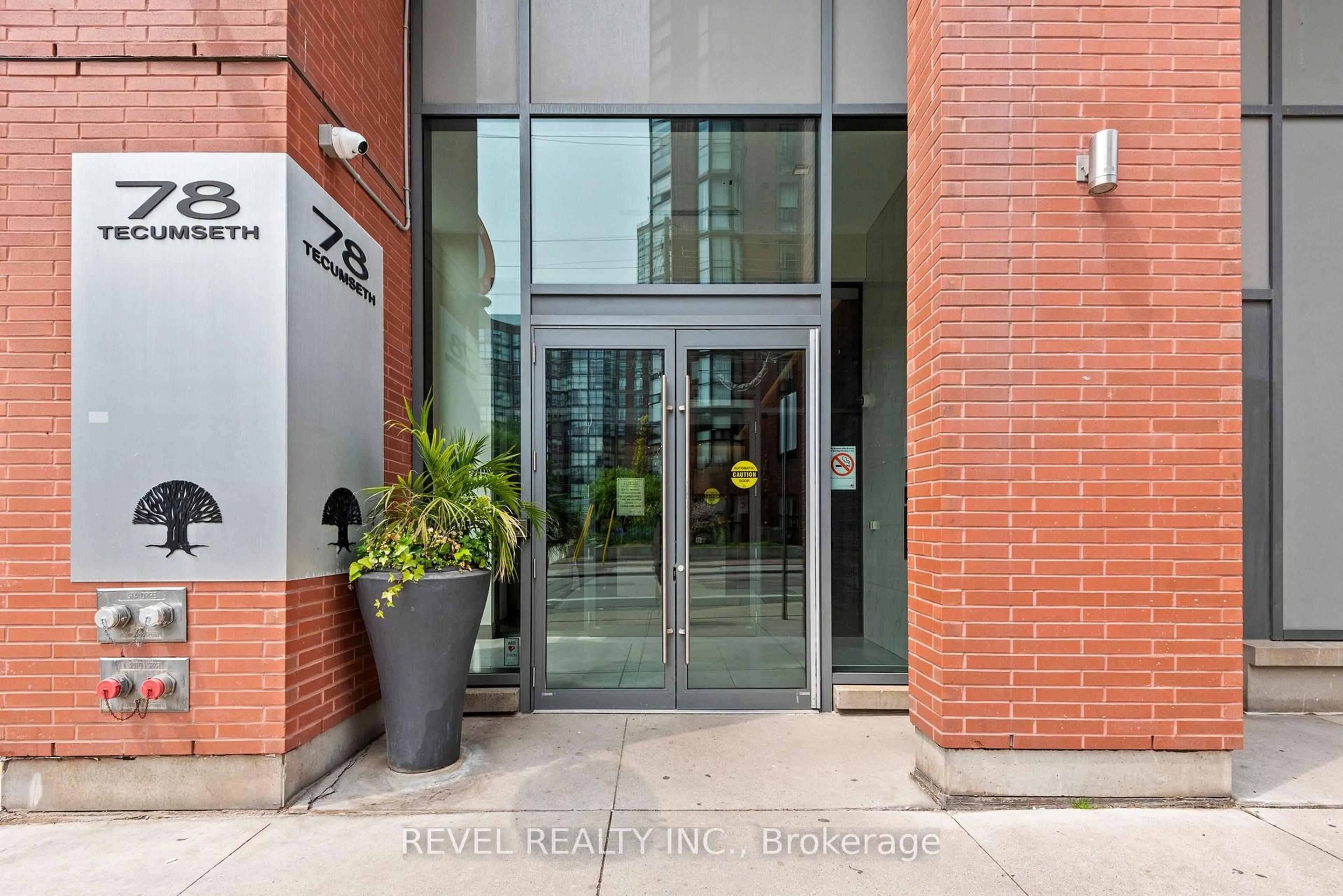 Indoor foyer for 78 Tecumseth St #302, Toronto Ontario M5V 0A9