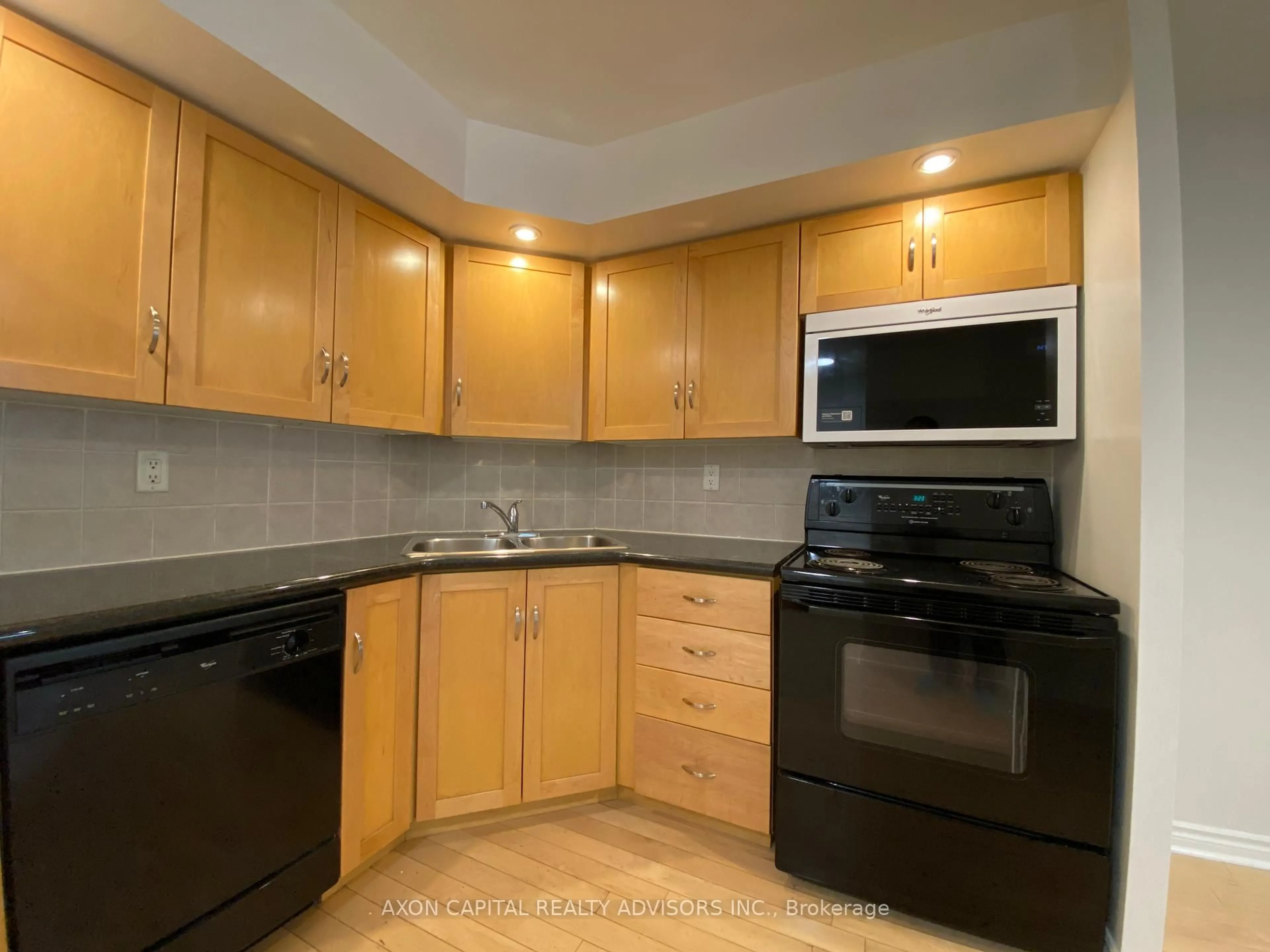 Standard kitchen, unknown for 250 Wellington St #526, Toronto Ontario M5V 3P6