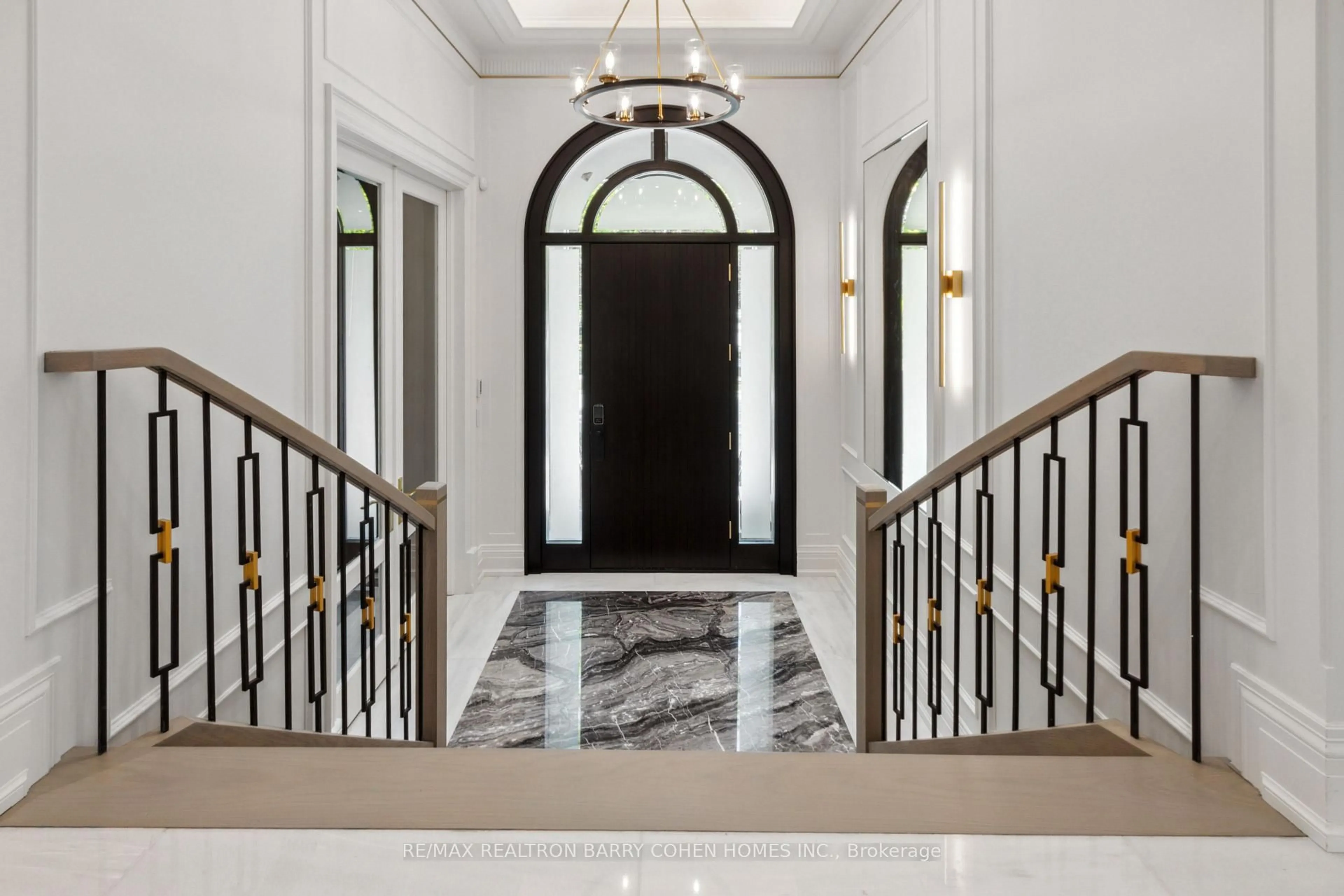 Indoor foyer for 47 Danville Dr, Toronto Ontario M2P 1J2