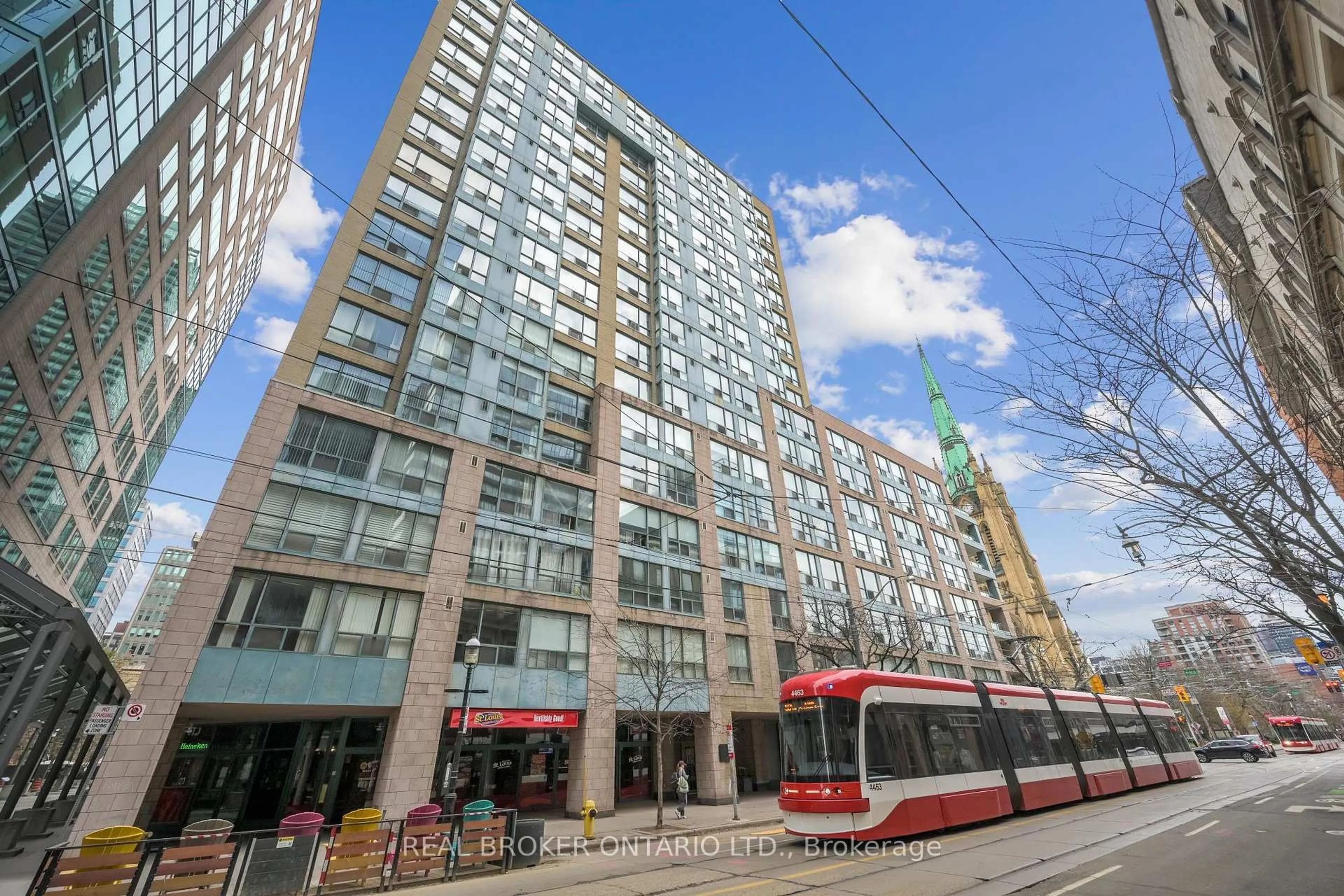 Patio, building for 92 King St #508, Toronto Ontario M5C 2V8