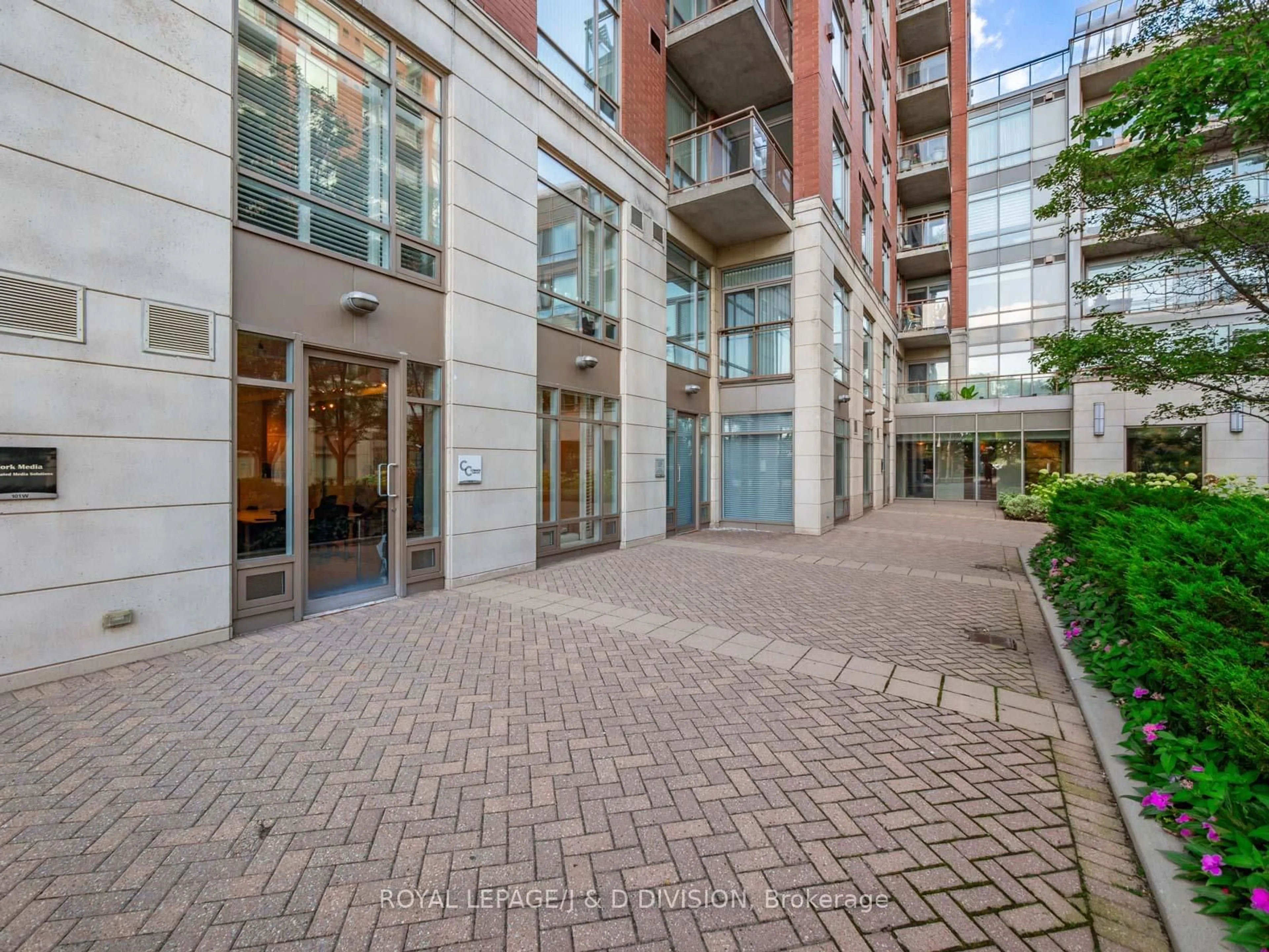 Indoor foyer for 500 Queens Quay #103W, Toronto Ontario M5V 3K8