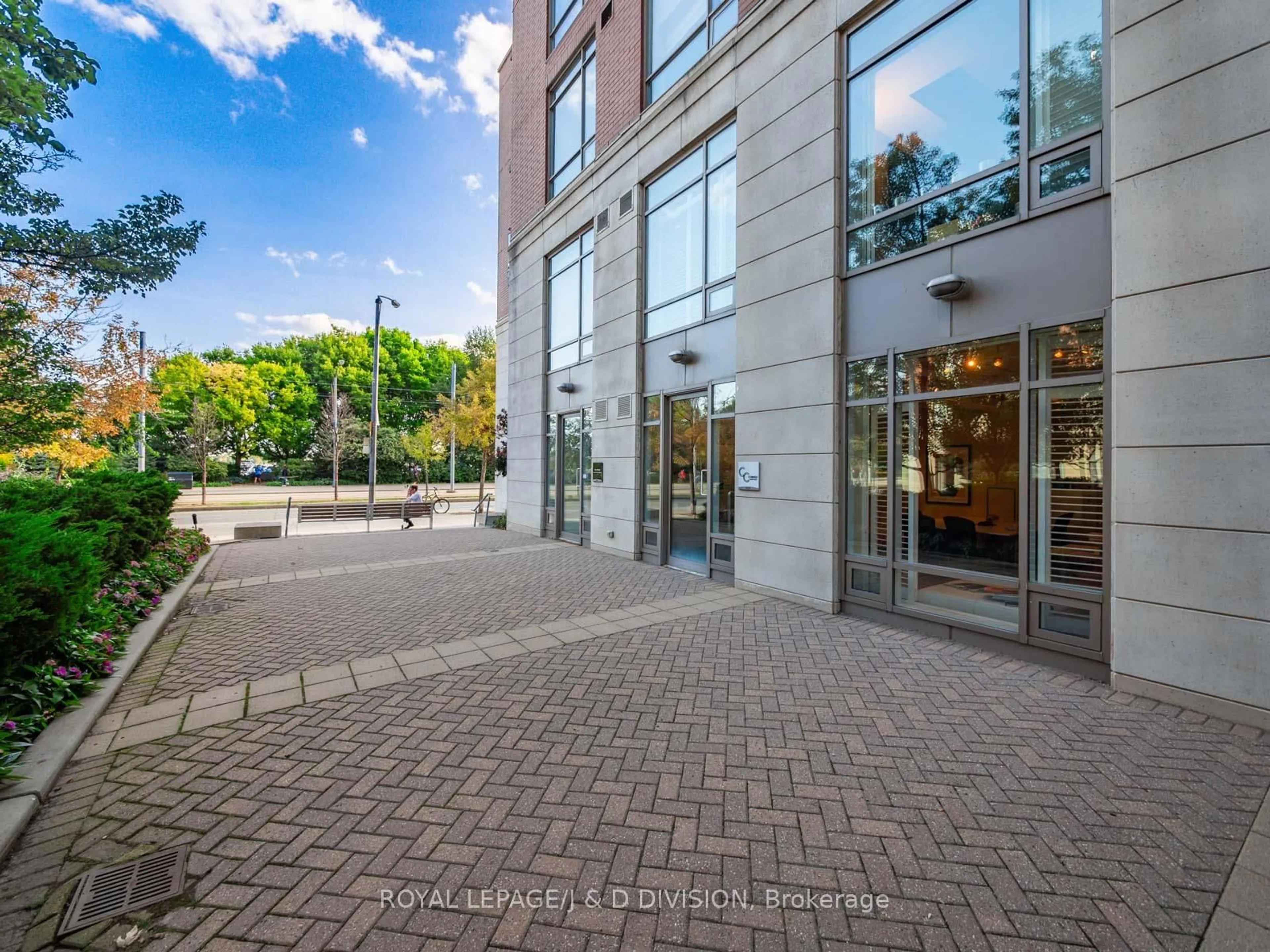 Indoor foyer for 500 Queens Quay #103W, Toronto Ontario M5V 3K8
