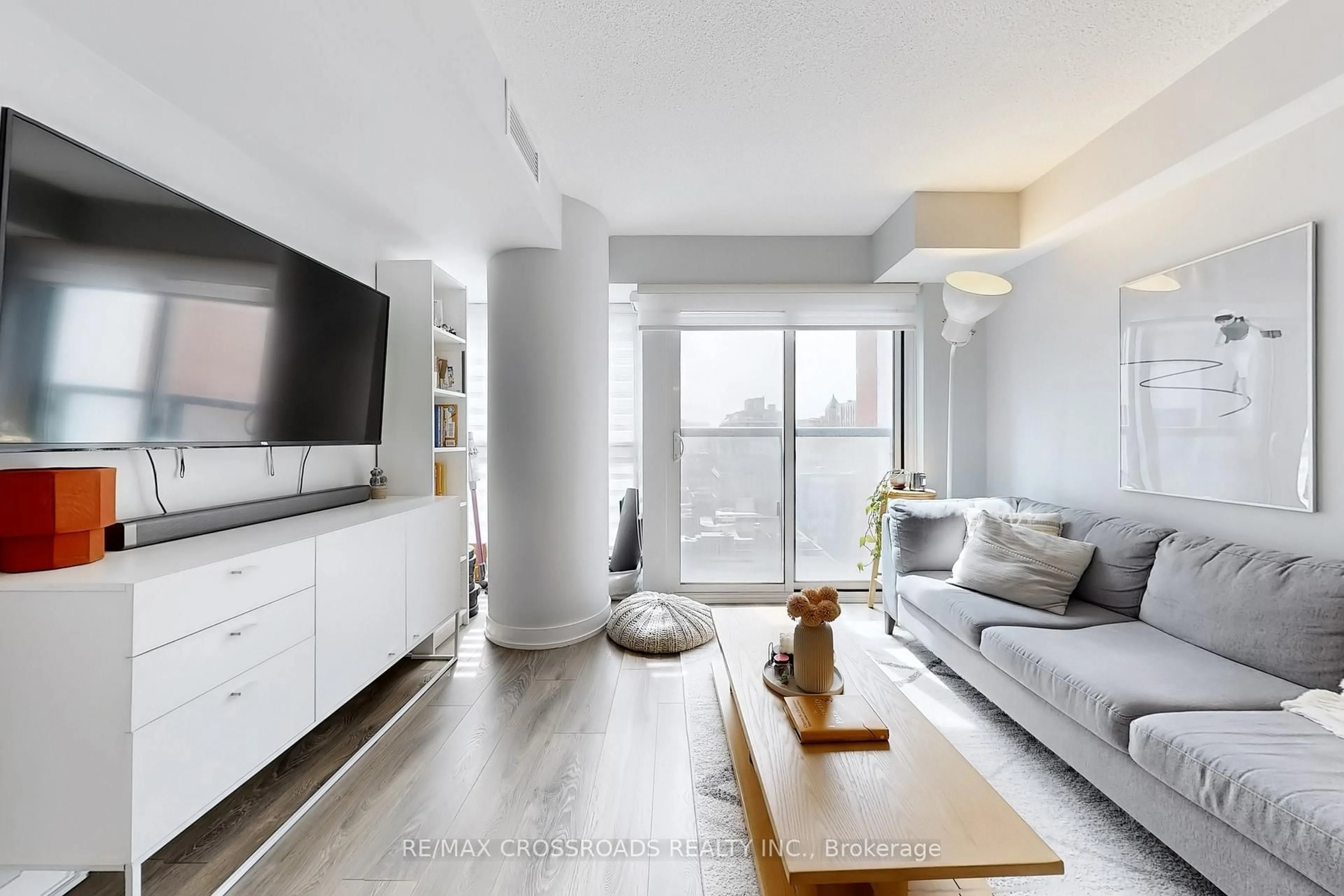 Living room with furniture, unknown for 87 Peter St #1005, Toronto Ontario M5V 0P1