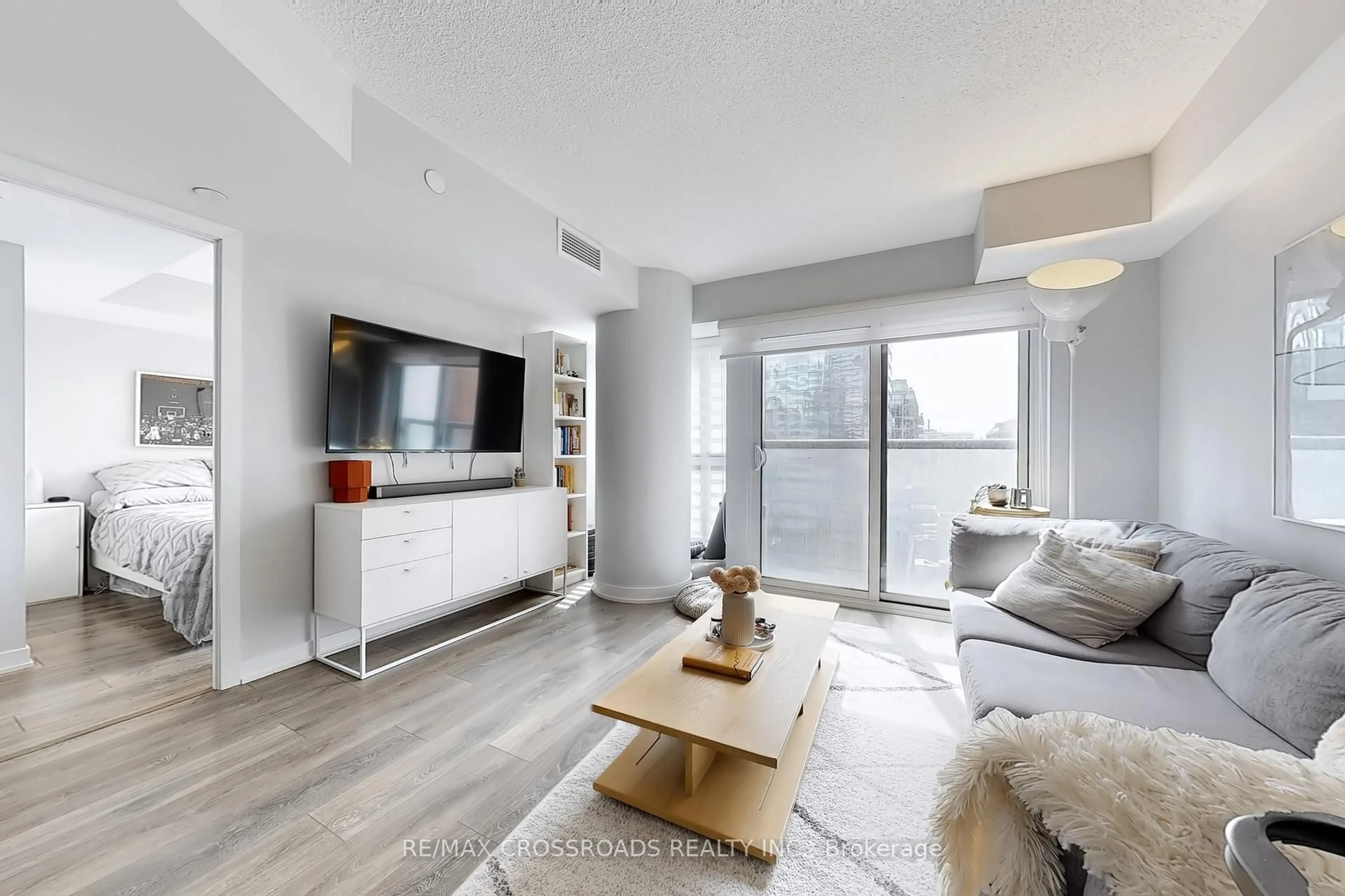 Living room with furniture, unknown for 87 Peter St #1005, Toronto Ontario M5V 0P1