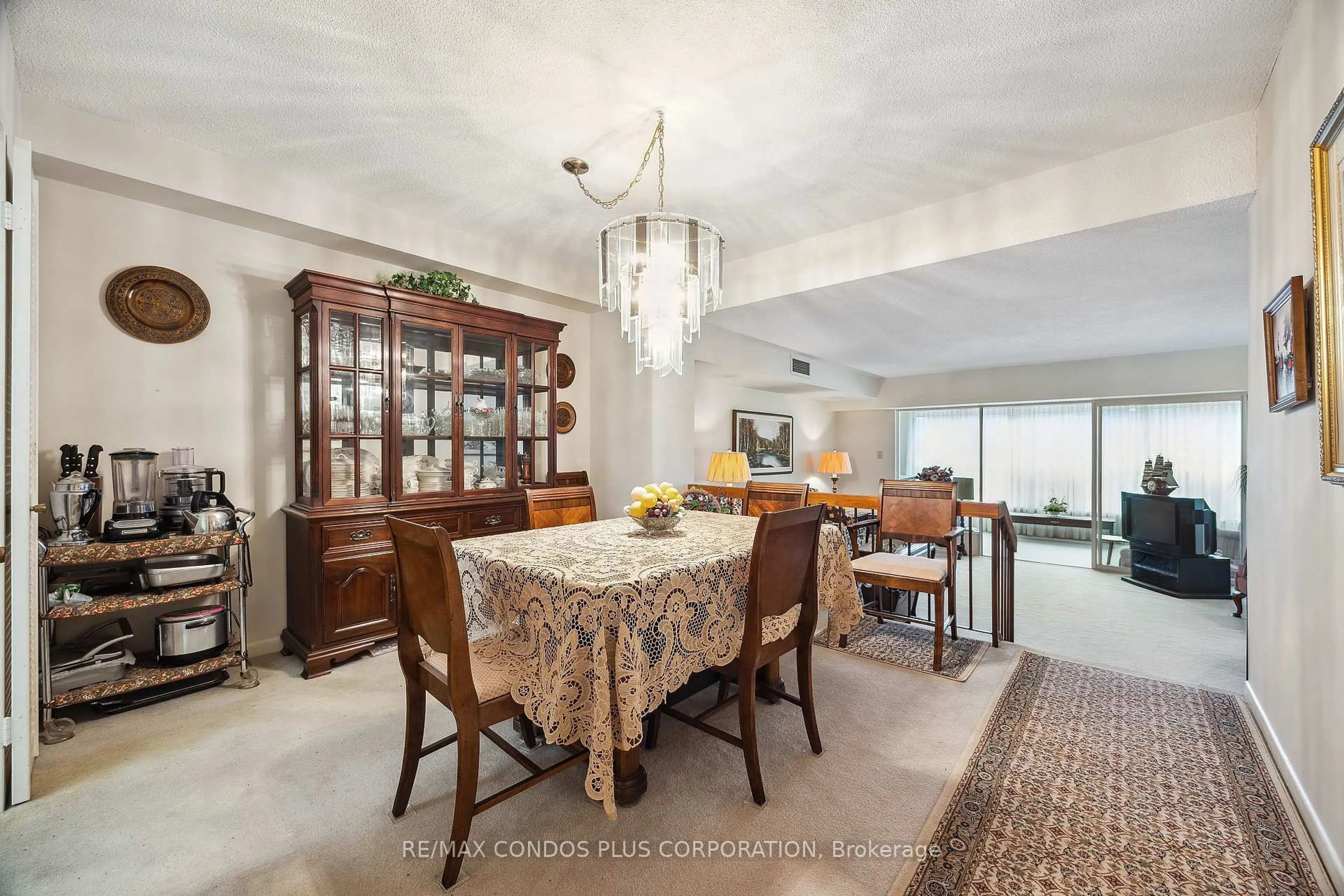Dining room, ceramic/tile floor for 62 Wellesley St #902, Toronto Ontario M5S 2X3