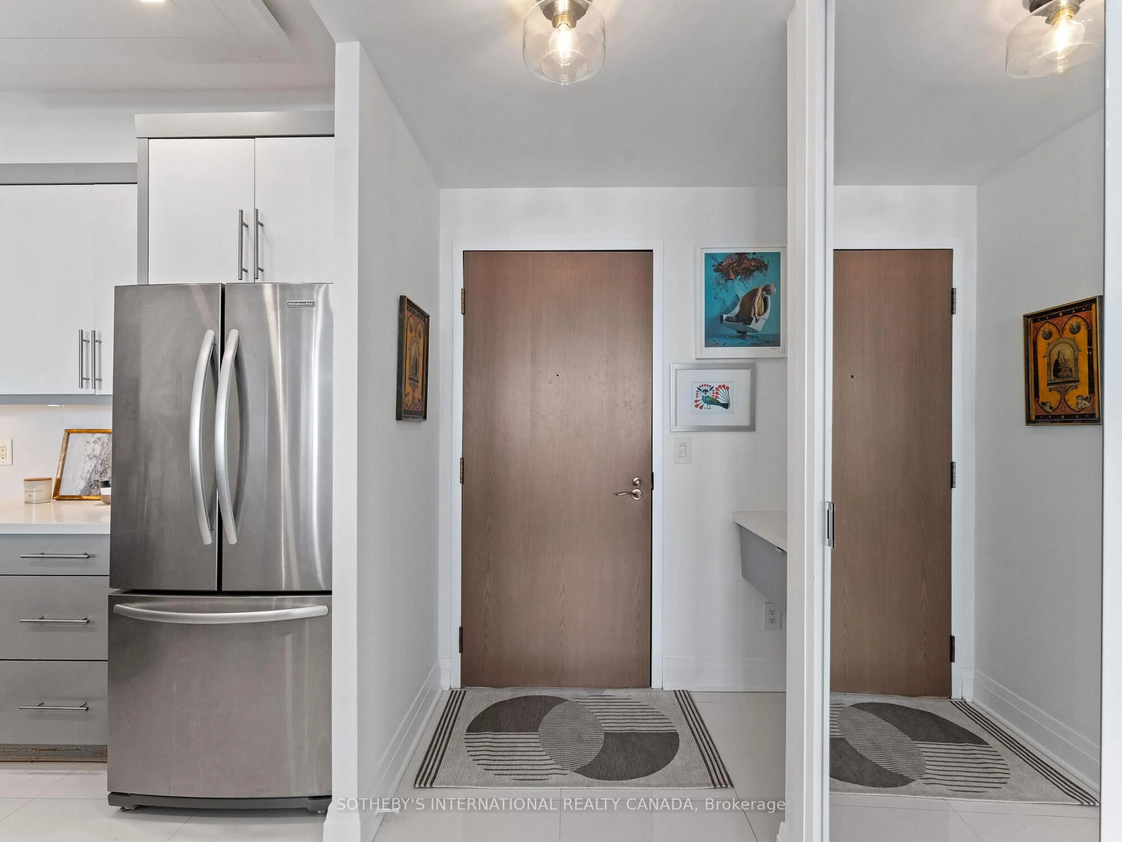 Indoor entryway for 438 Richmond St #1406, Toronto Ontario M5V 3S6