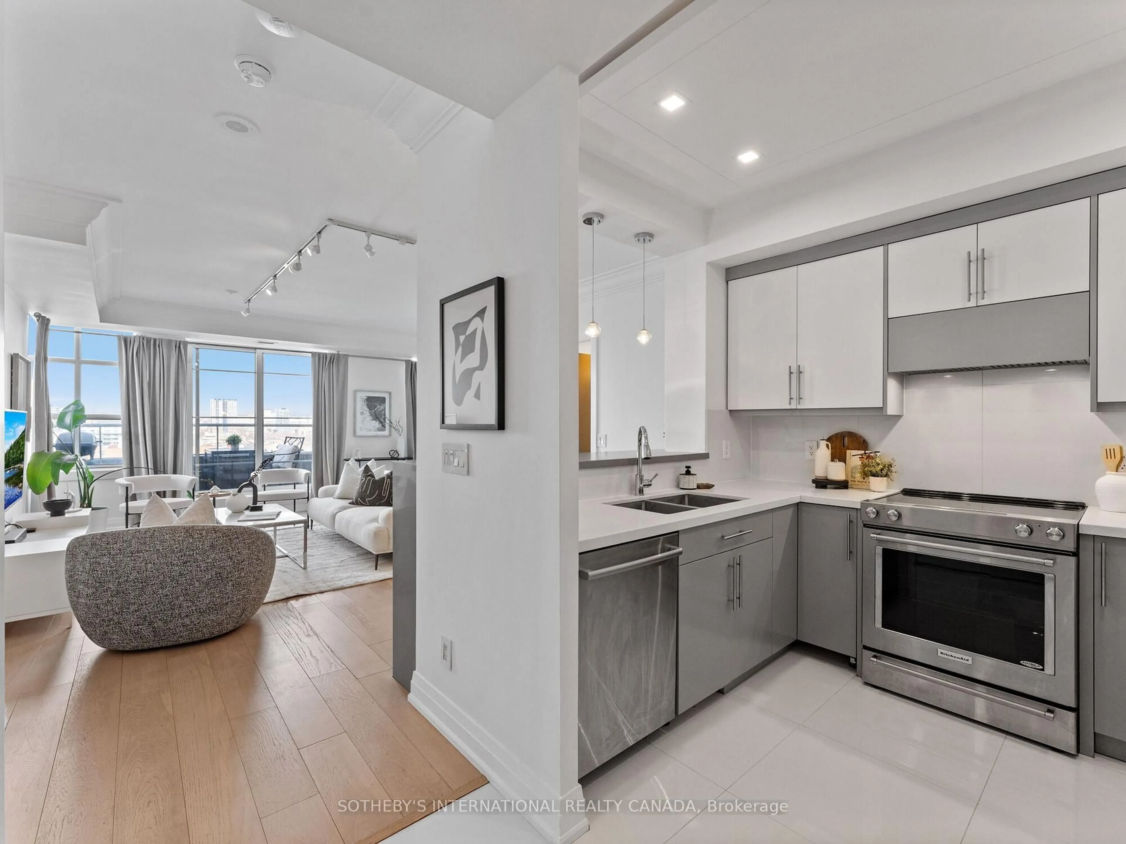 Open concept kitchen, unknown for 438 Richmond St #1406, Toronto Ontario M5V 3S6