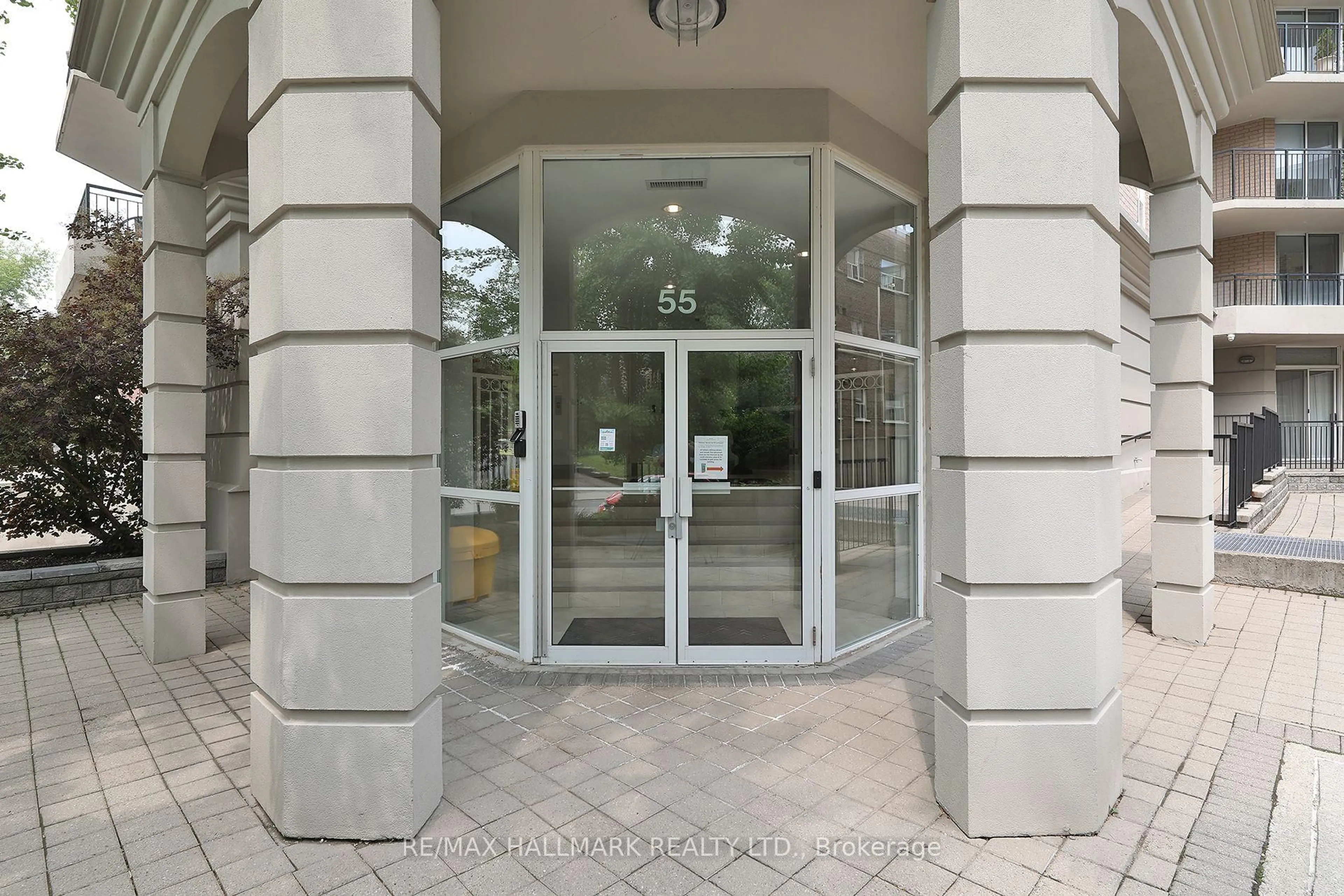 Indoor foyer for 55 Lorindale Ave #403, Toronto Ontario M5M 3C3