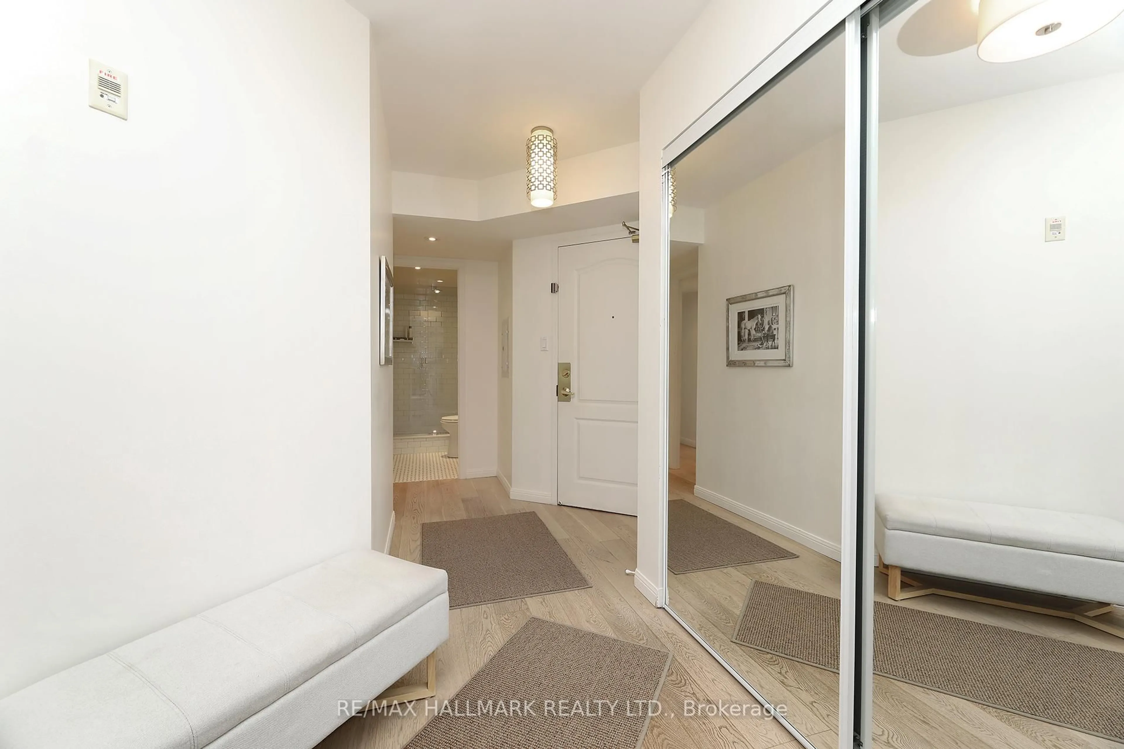 Indoor foyer for 55 Lorindale Ave #403, Toronto Ontario M5M 3C3