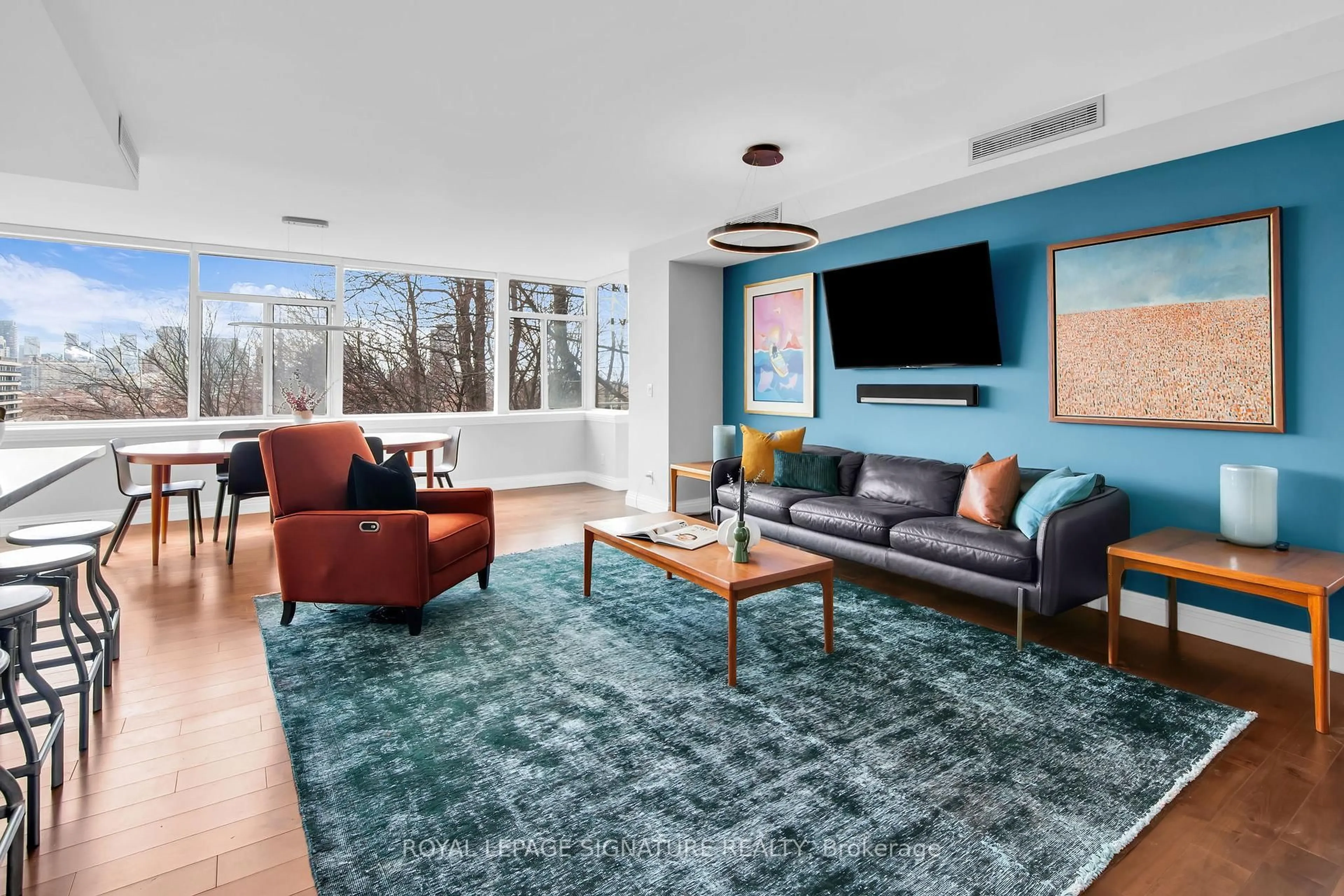 Living room with furniture, carpet floor for 1 Benvenuto Pl #130, Toronto Ontario M4V 2L1
