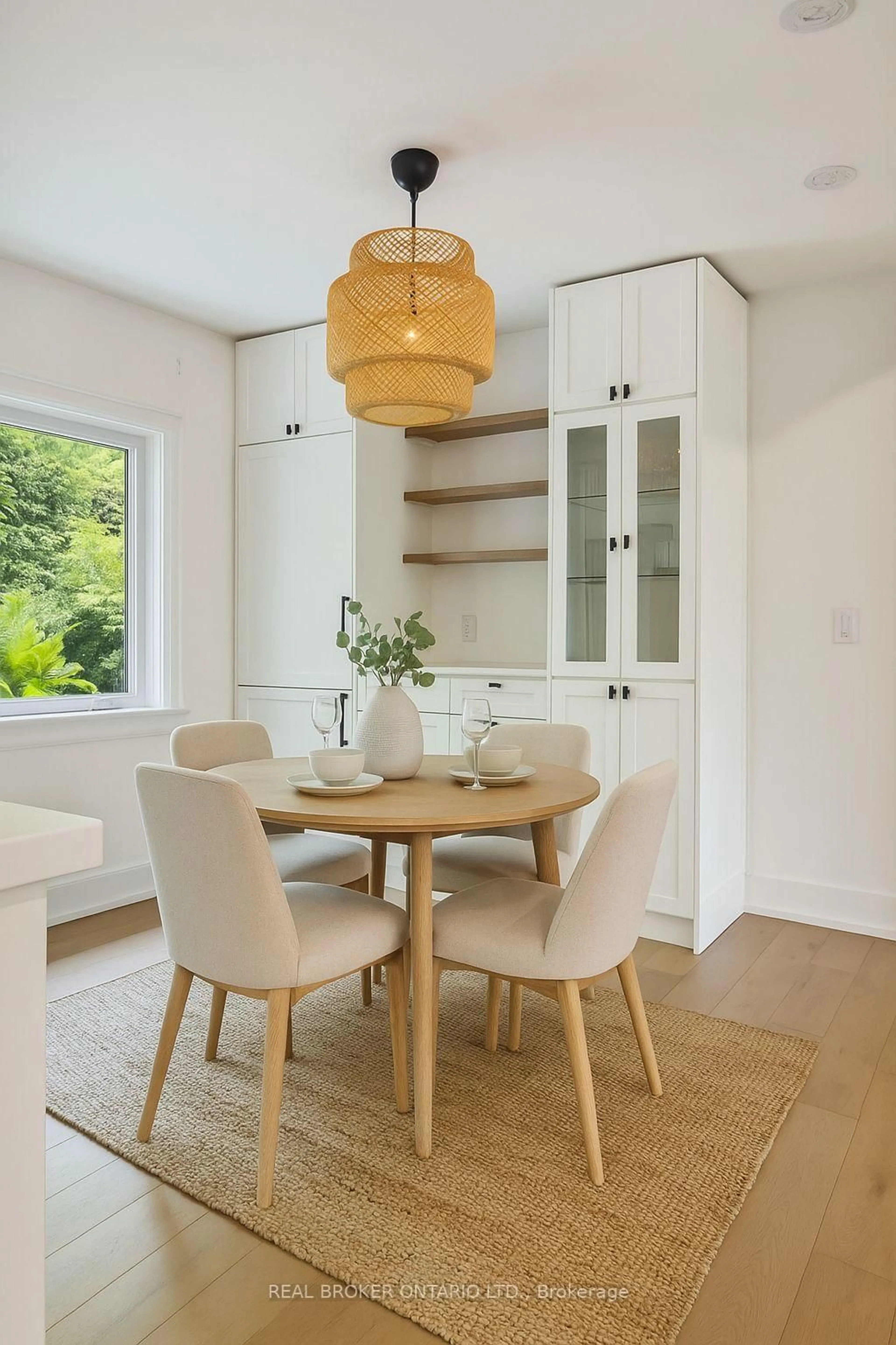 Dining room, wood/laminate floor for 658 Davenport Rd, Toronto Ontario M5R 1K9