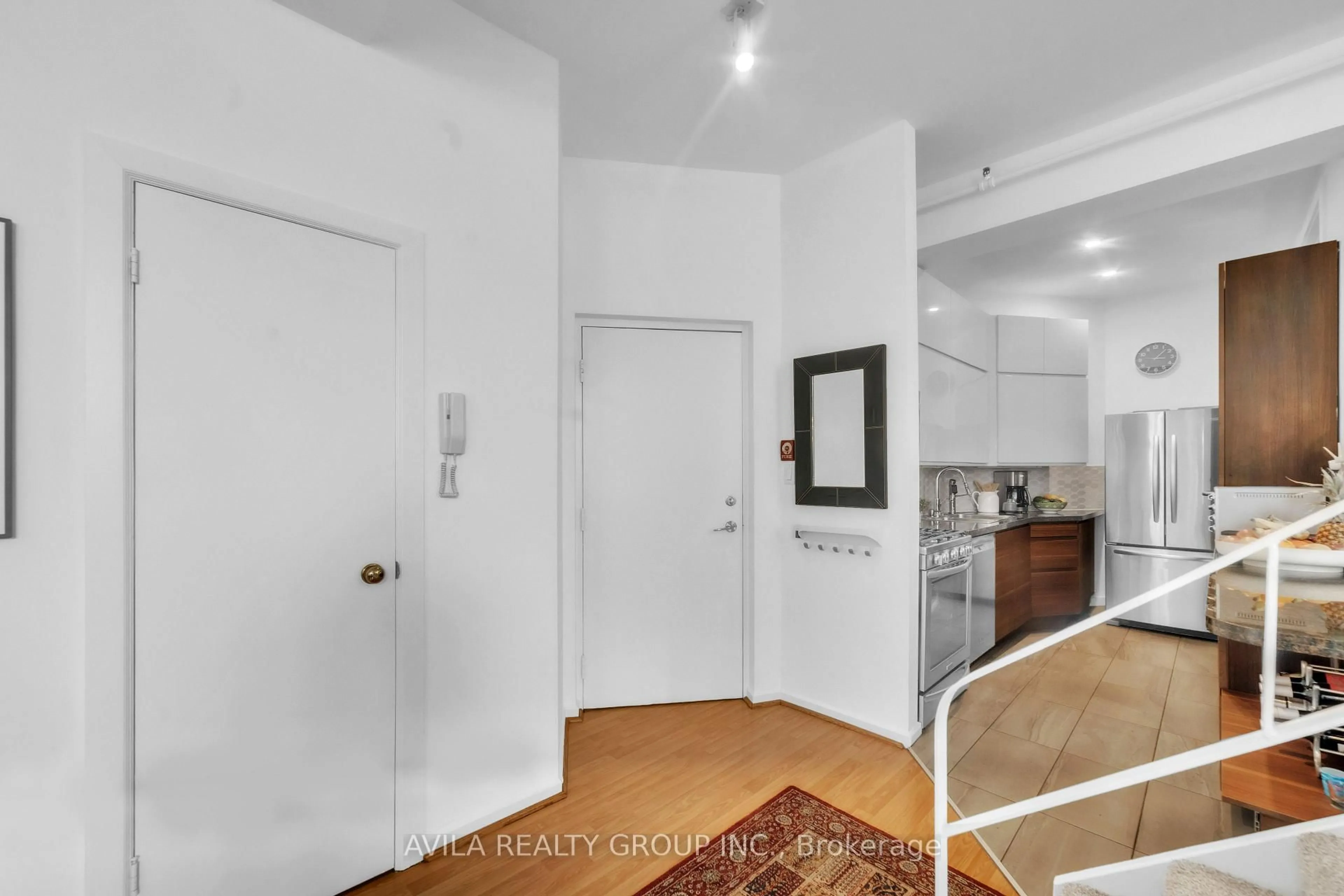 Indoor entryway for 75 Markham St #7, Toronto Ontario M6J 2G4