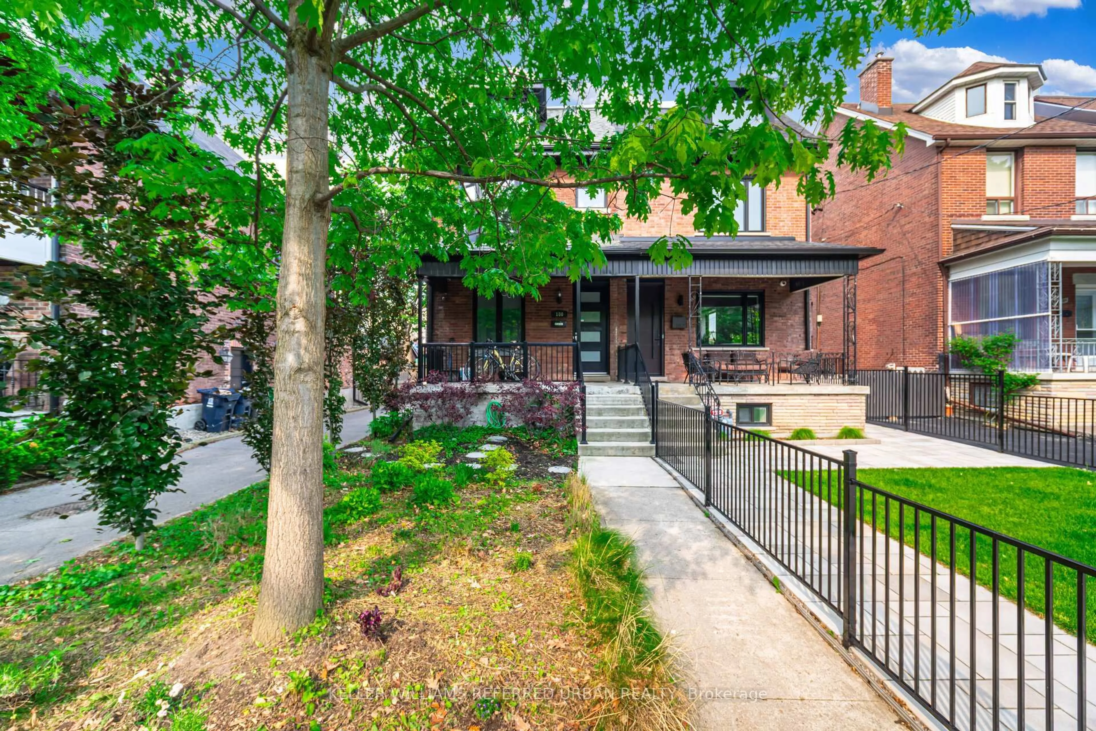 Unknown for 180 Beatrice St, Toronto Ontario M6G 3G1