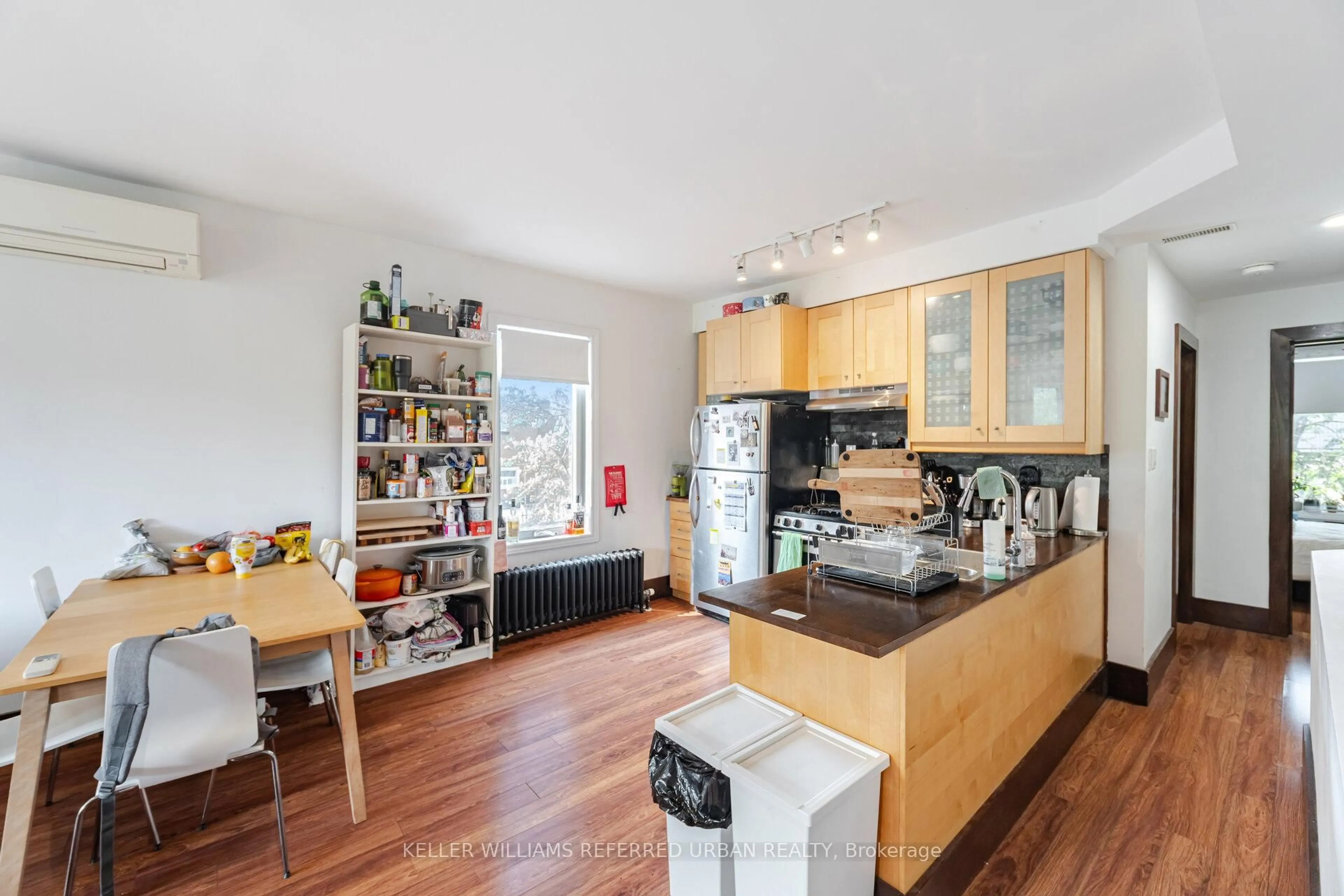 Unknown for 180 Beatrice St, Toronto Ontario M6G 3G1