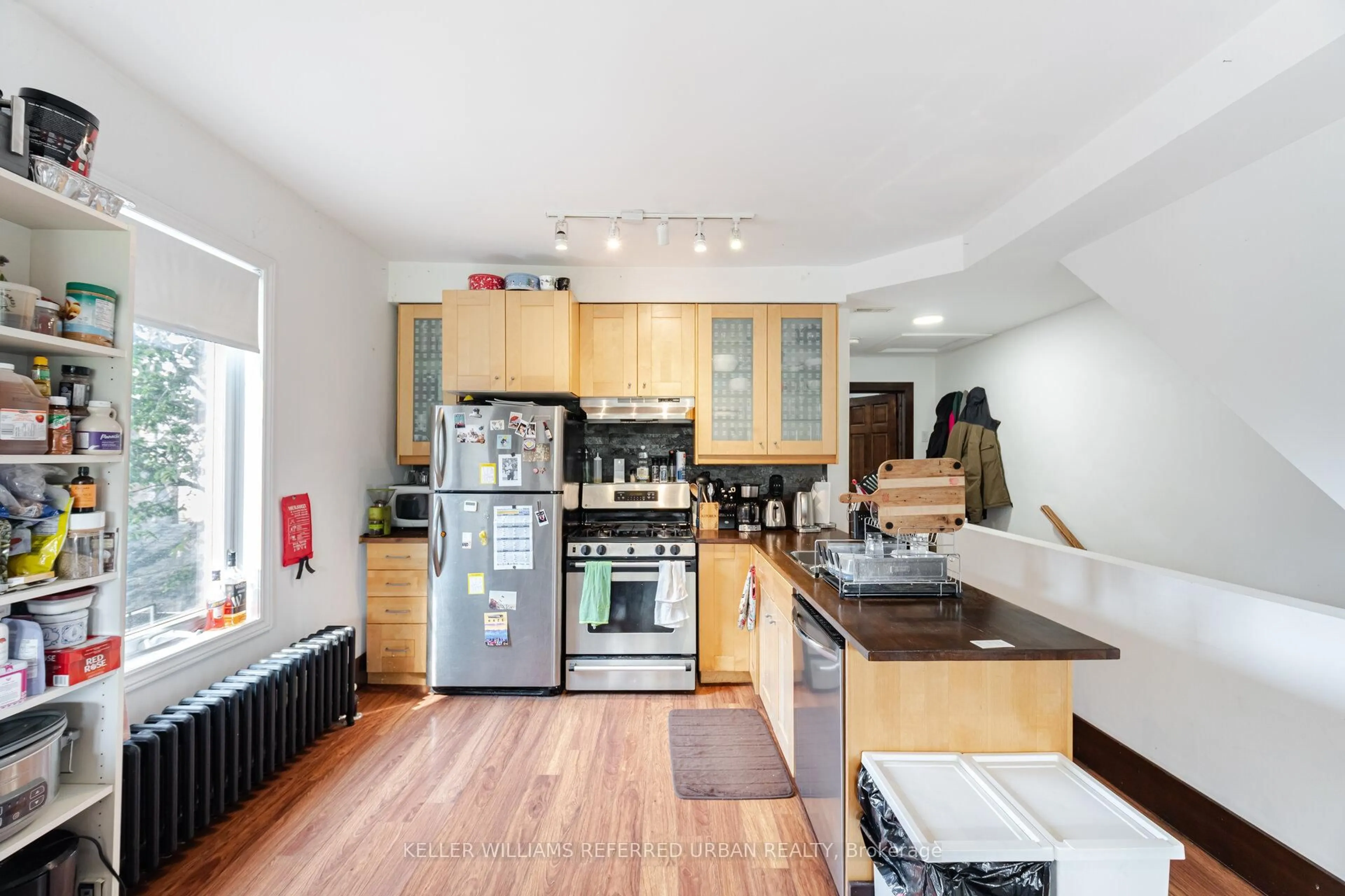 Open concept kitchen, unknown for 180 Beatrice St, Toronto Ontario M6G 3G1