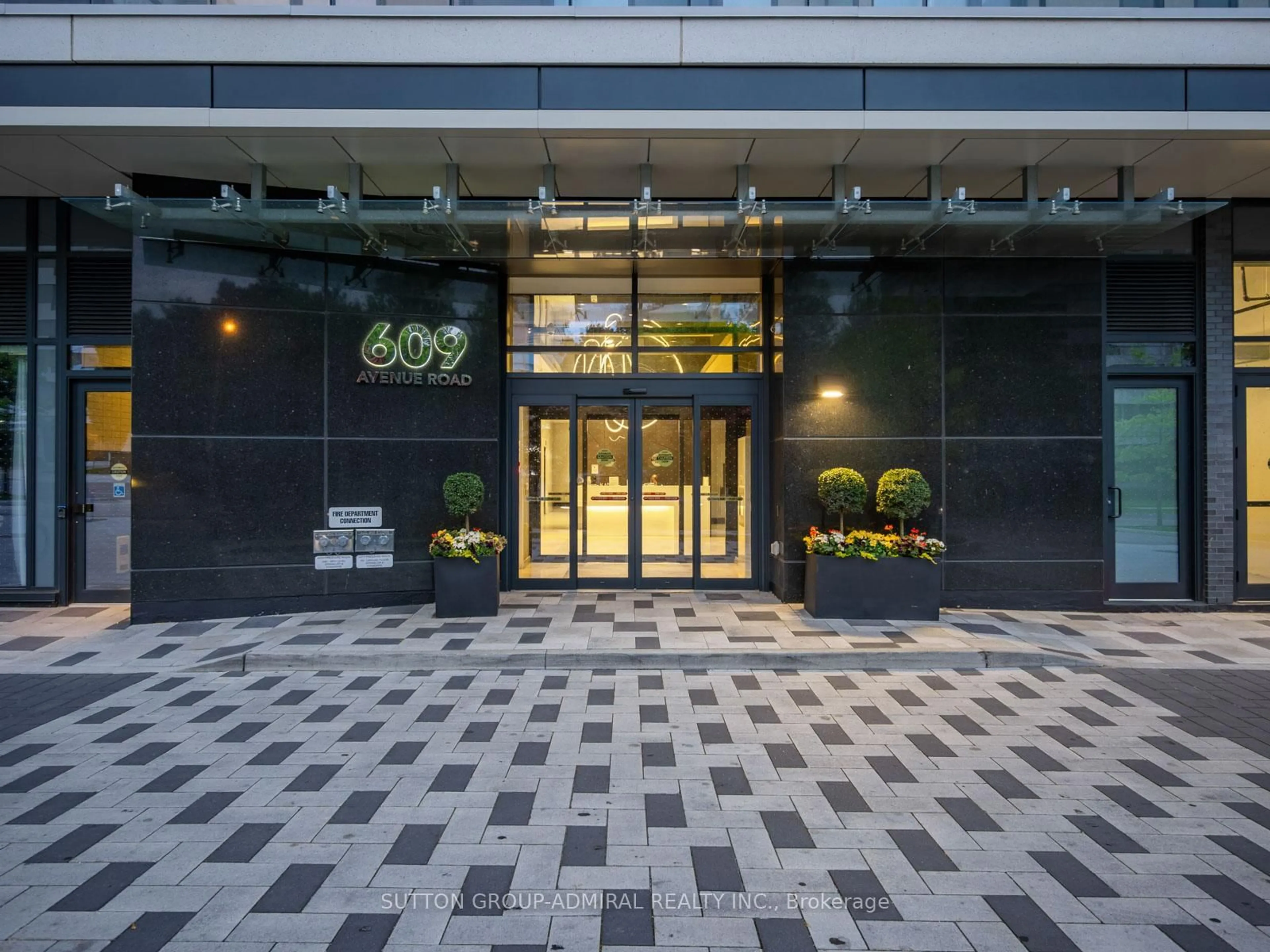 Indoor foyer for 609 Avenue Rd #304, Toronto Ontario M4V 0B1