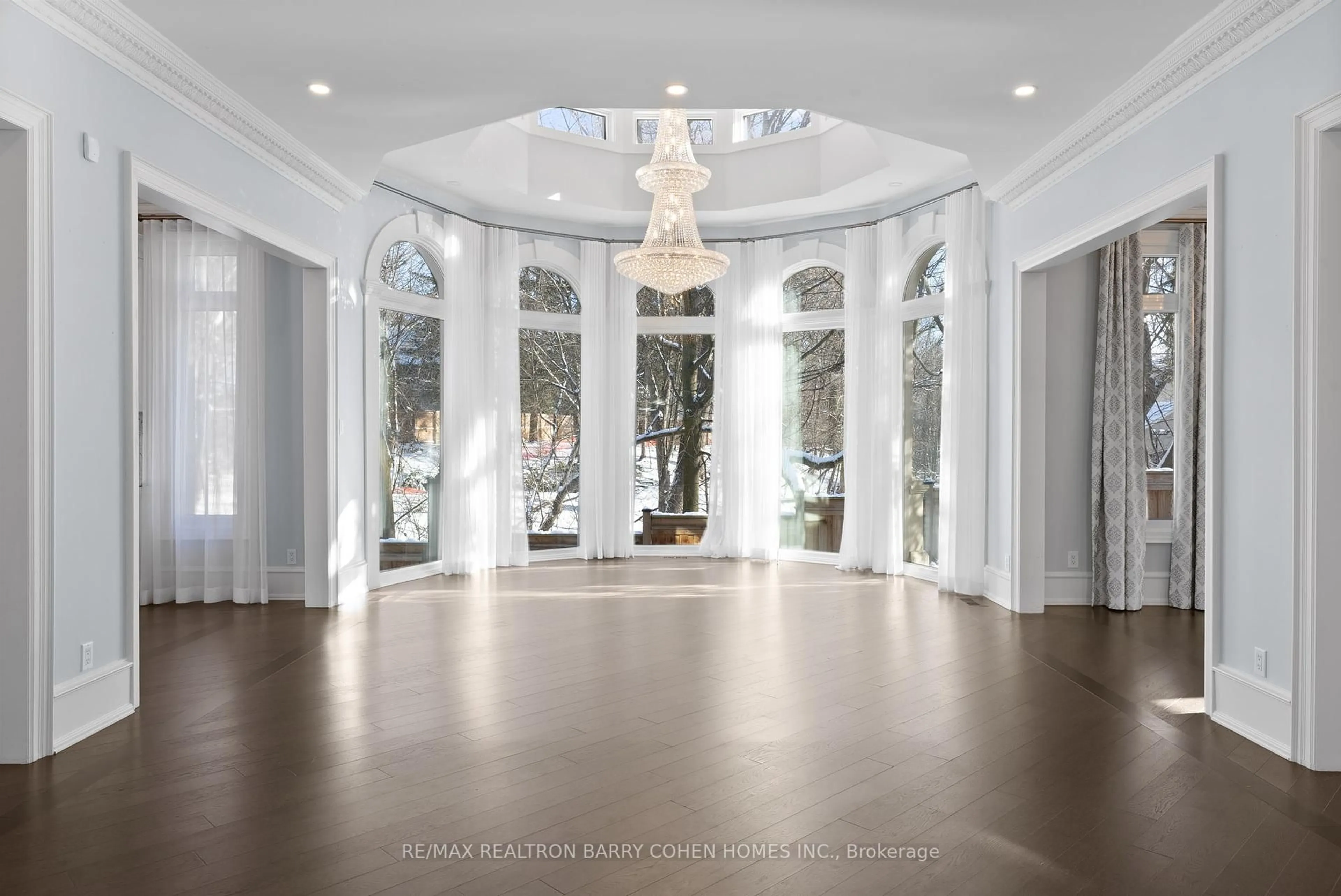 Indoor foyer for 113 Coldstream Ave, Toronto Ontario M5N 1X7