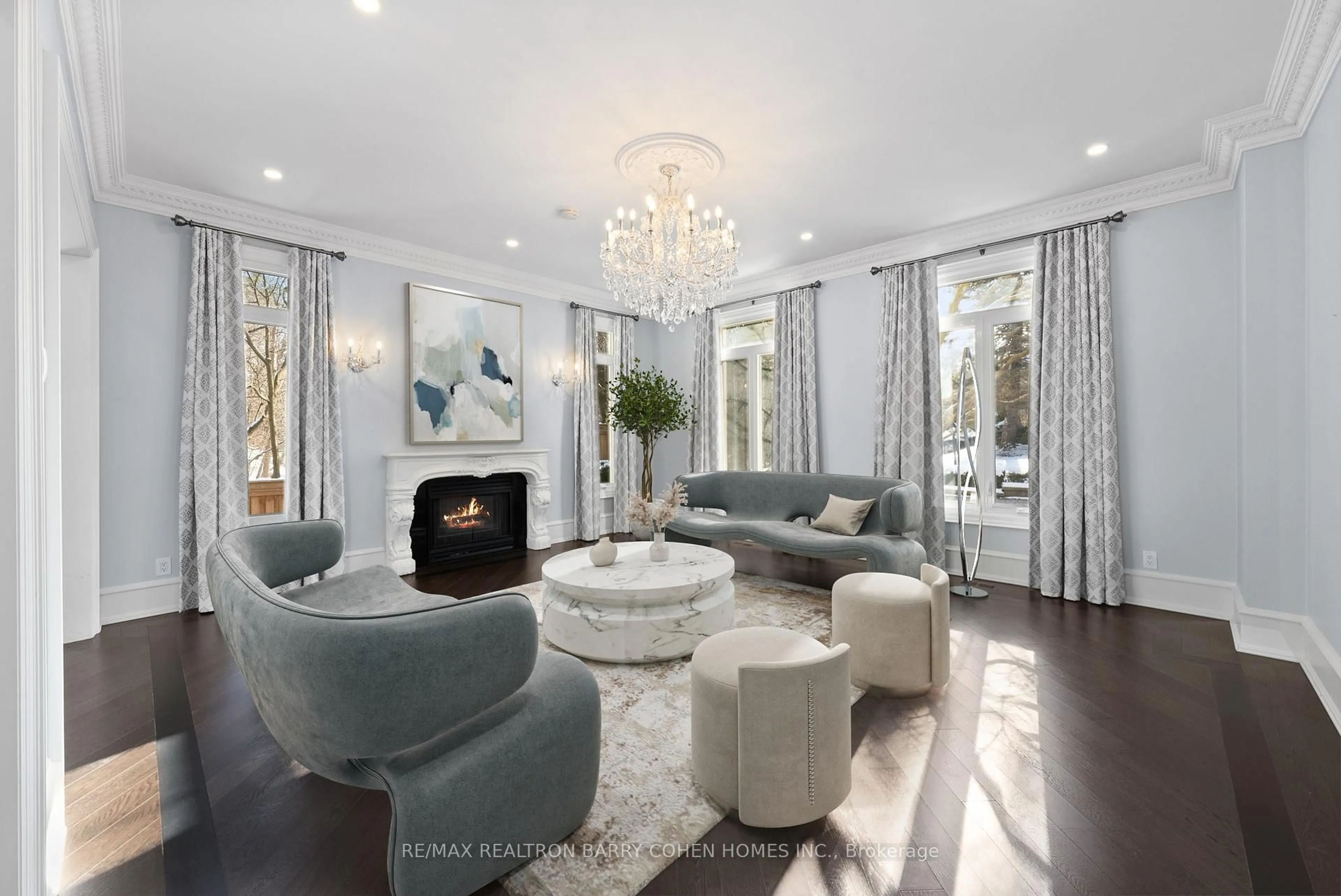Living room with furniture, unknown for 113 Coldstream Ave, Toronto Ontario M5N 1X7