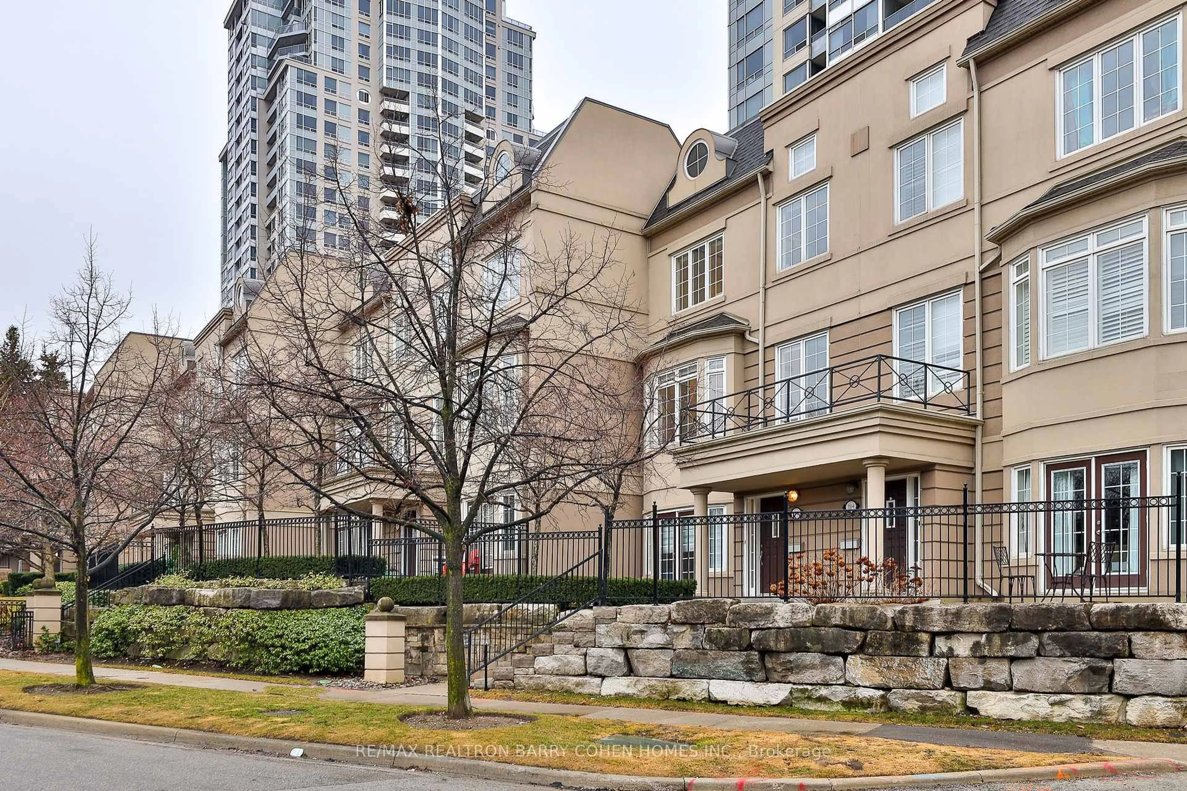 Patio, street for 8 Rean Dr #TH 10, Toronto Ontario M2K 3B9