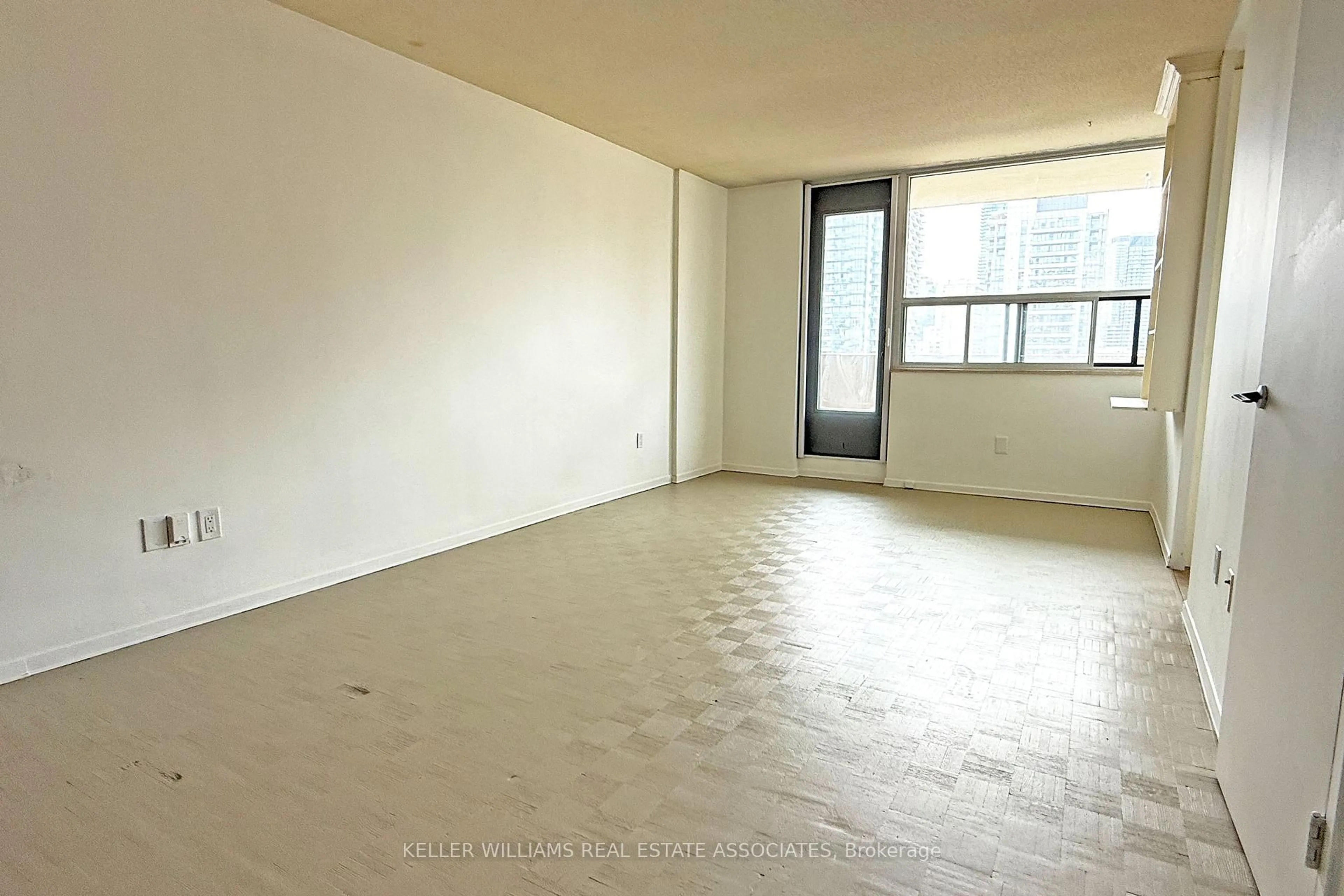 A pic of a room for 40 Homewood Ave #1711, Toronto Ontario M4Y 2K2