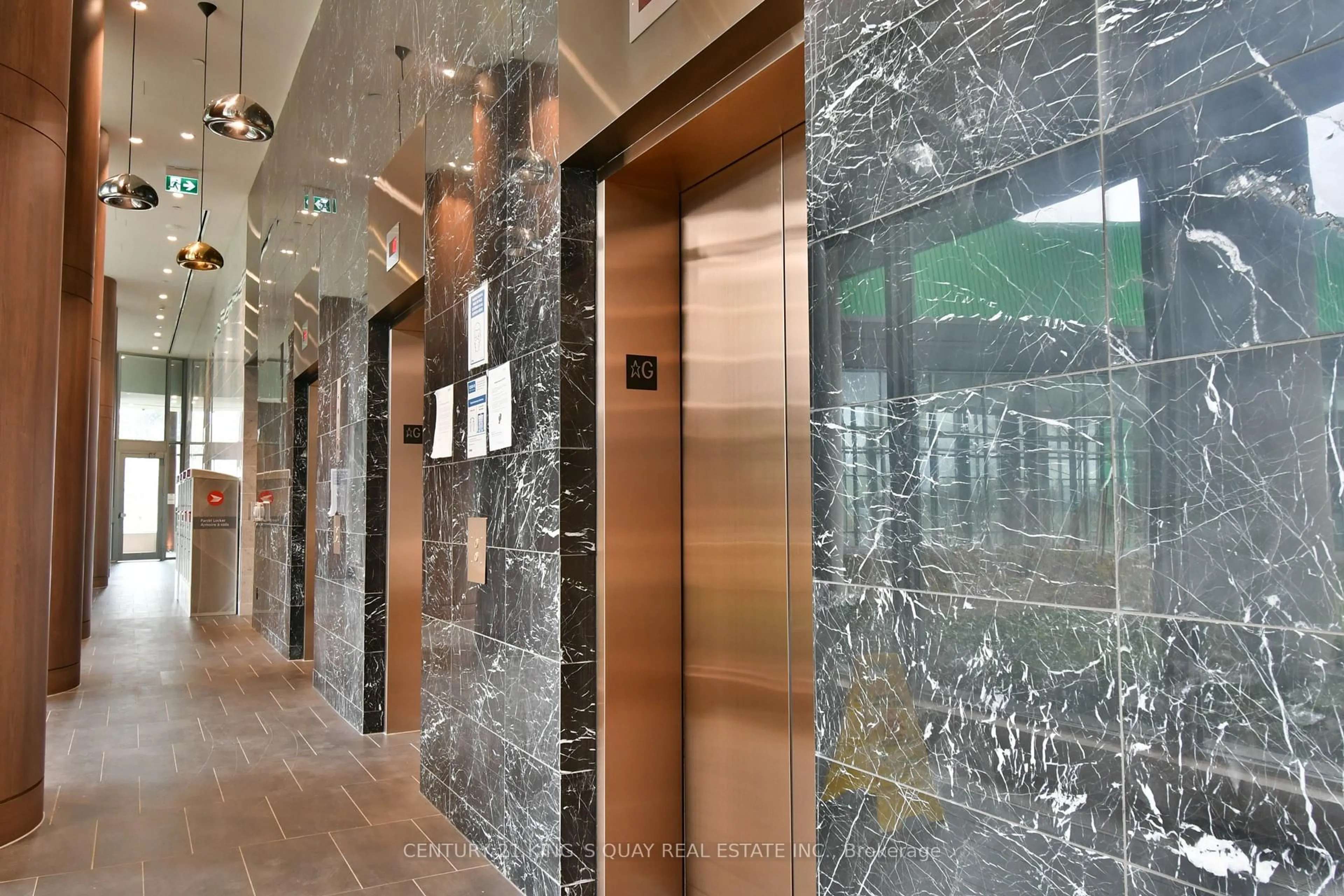 Indoor foyer for 117 McMahon Dr #2111, Toronto Ontario M2K 0E4