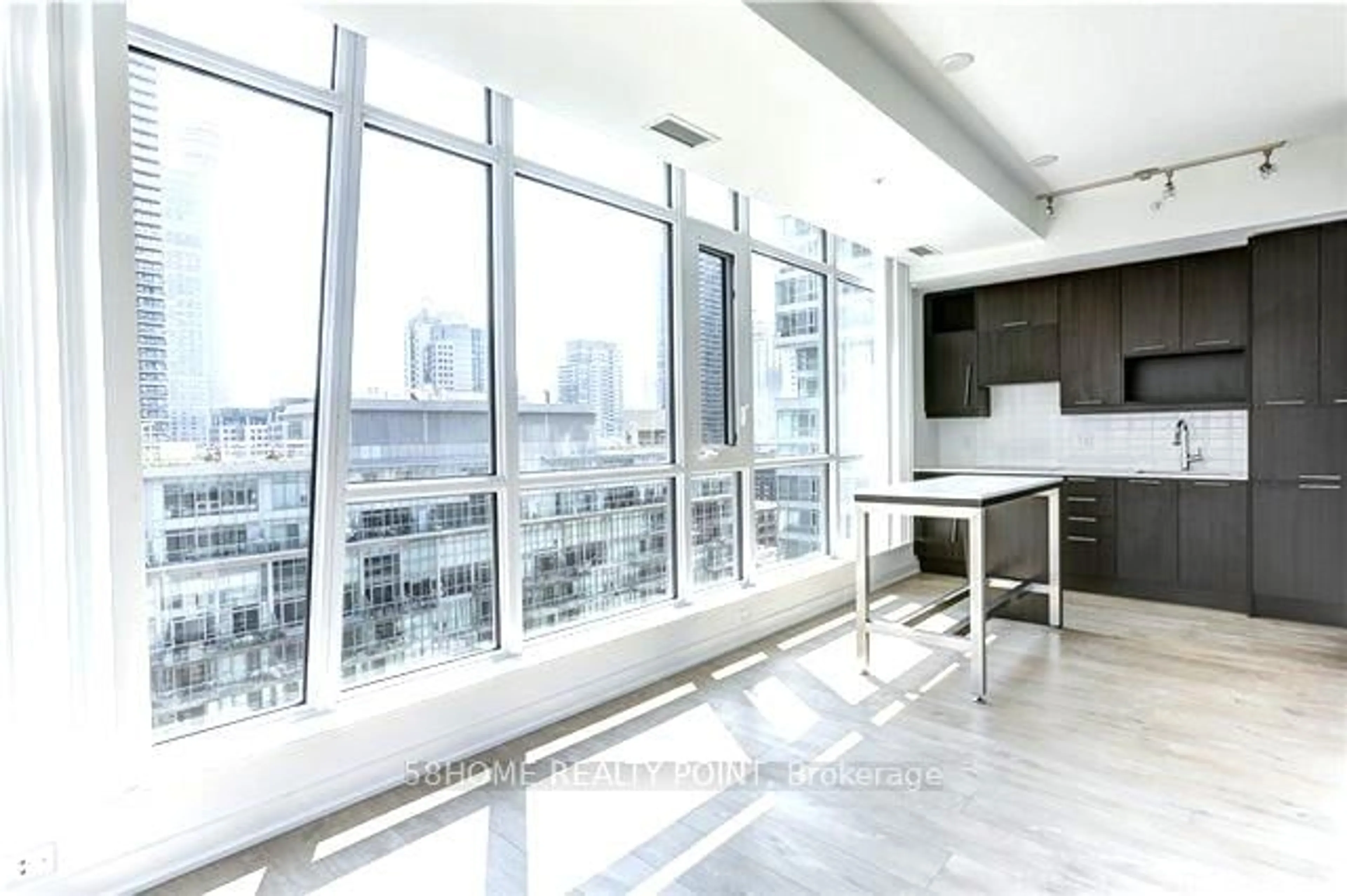 Unknown for 199 Richmond St #1604, Toronto Ontario M5V 0H4