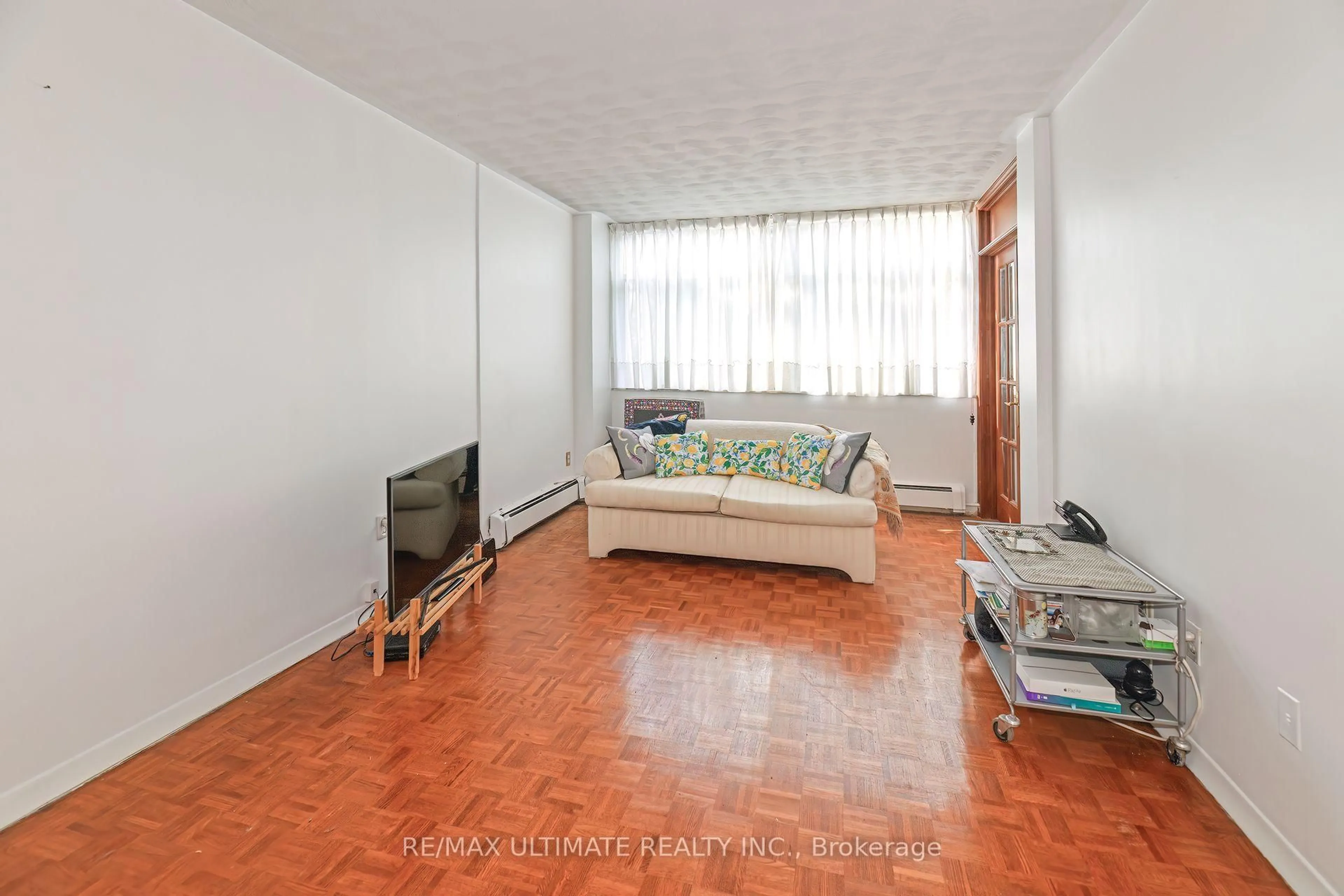 Living room with furniture, unknown for 335 Lonsdale Rd #510, Toronto Ontario M5P 1R4