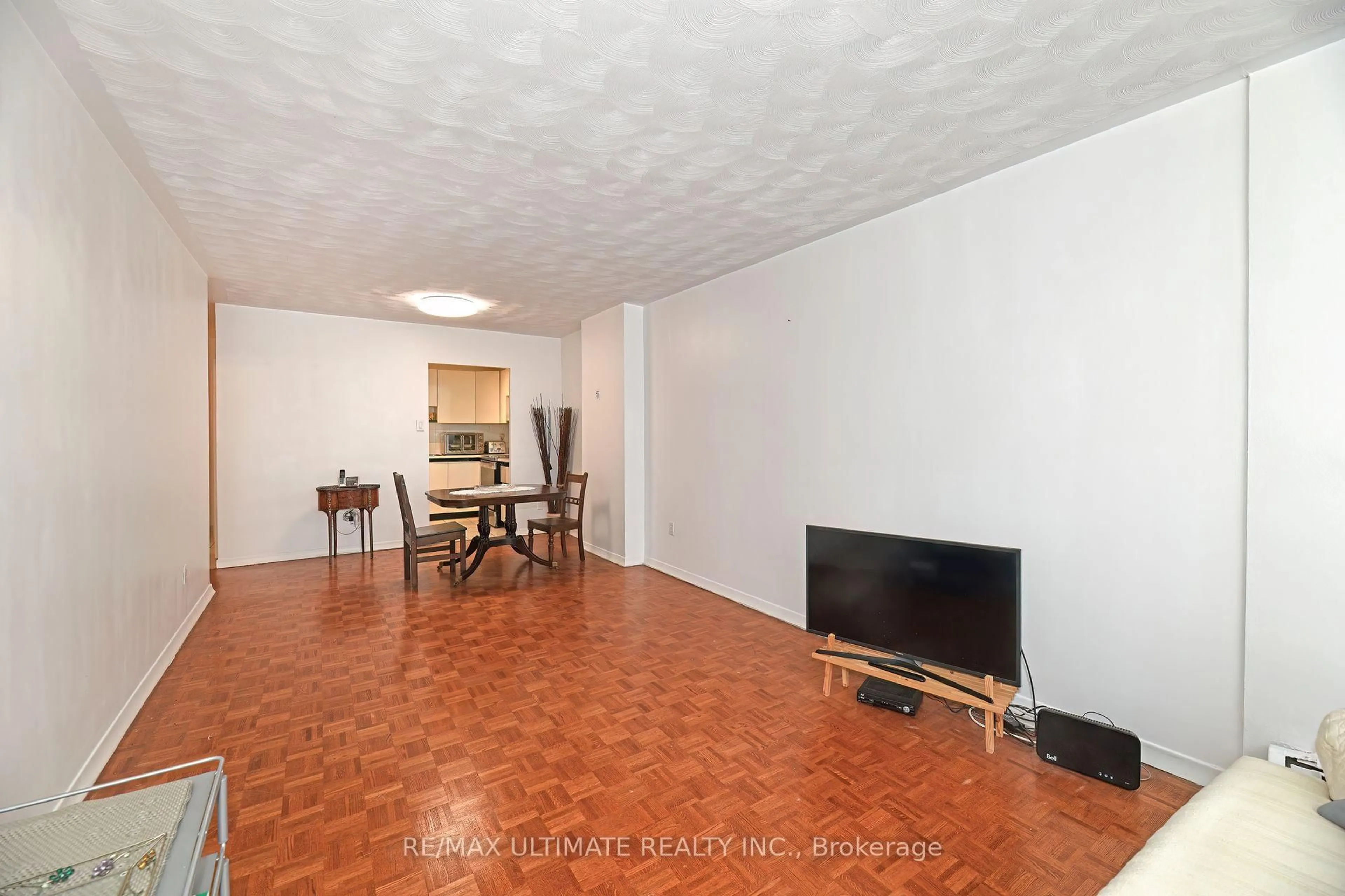 A pic of a room for 335 Lonsdale Rd #510, Toronto Ontario M5P 1R4