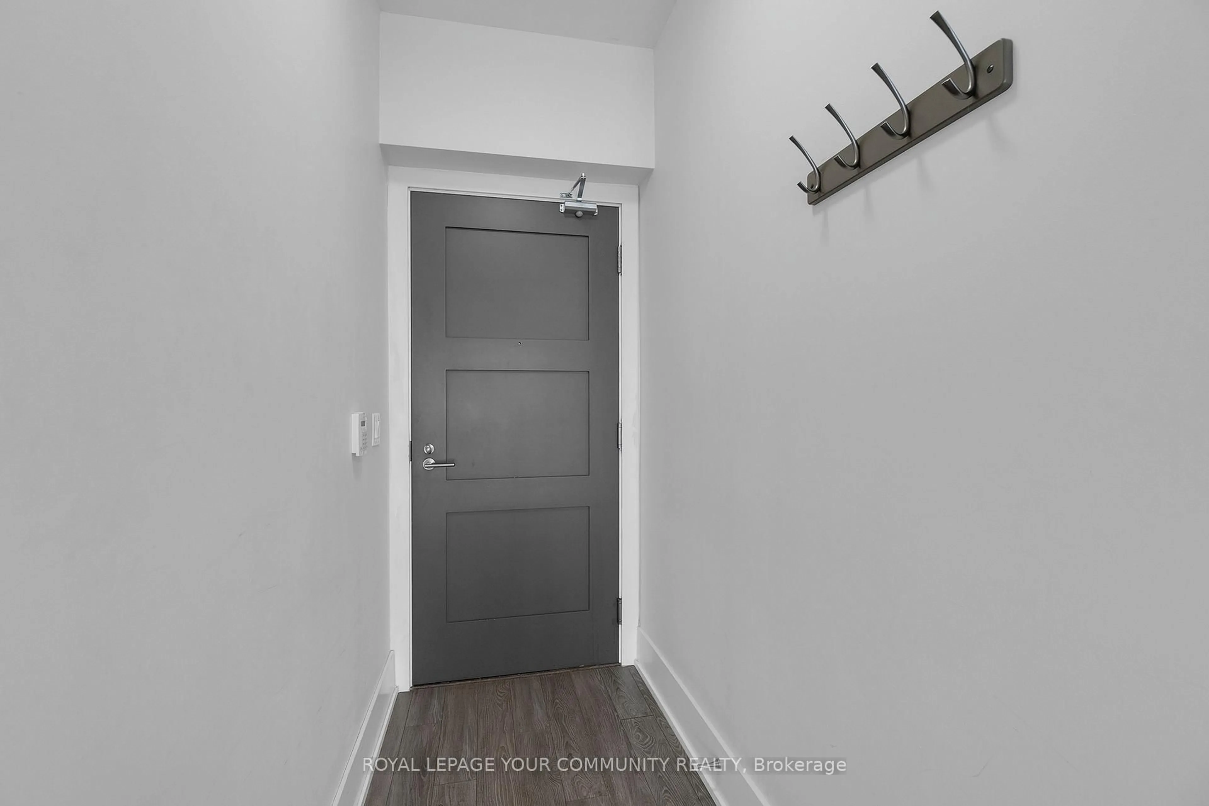Indoor entryway for 300 Front St #2502, Toronto Ontario M5V 0E9