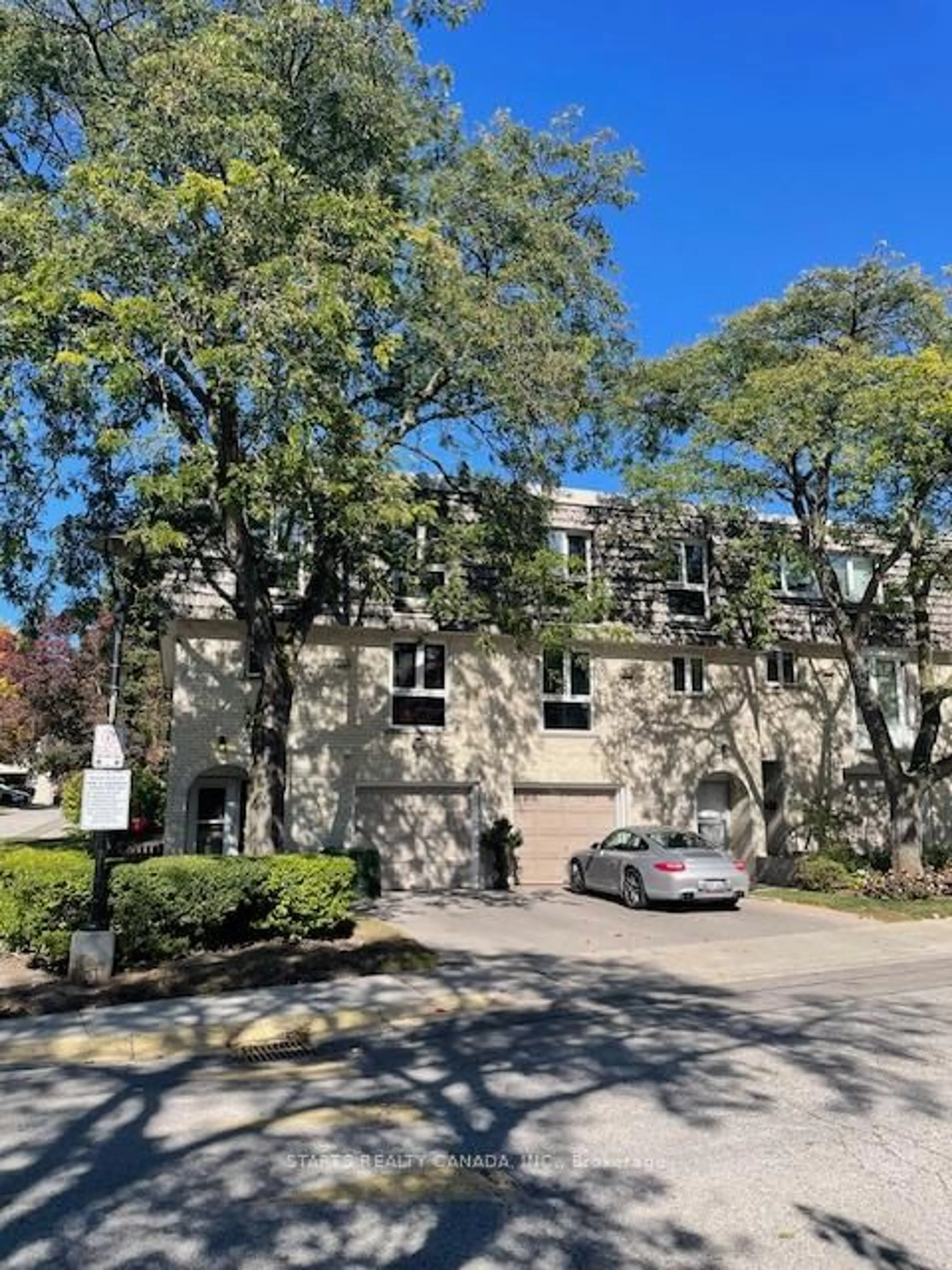 A pic from outside/outdoor area/front of a property/back of a property/a pic from drone, street for 91 Scenic Mill Way, Toronto Ontario M2L 1S9