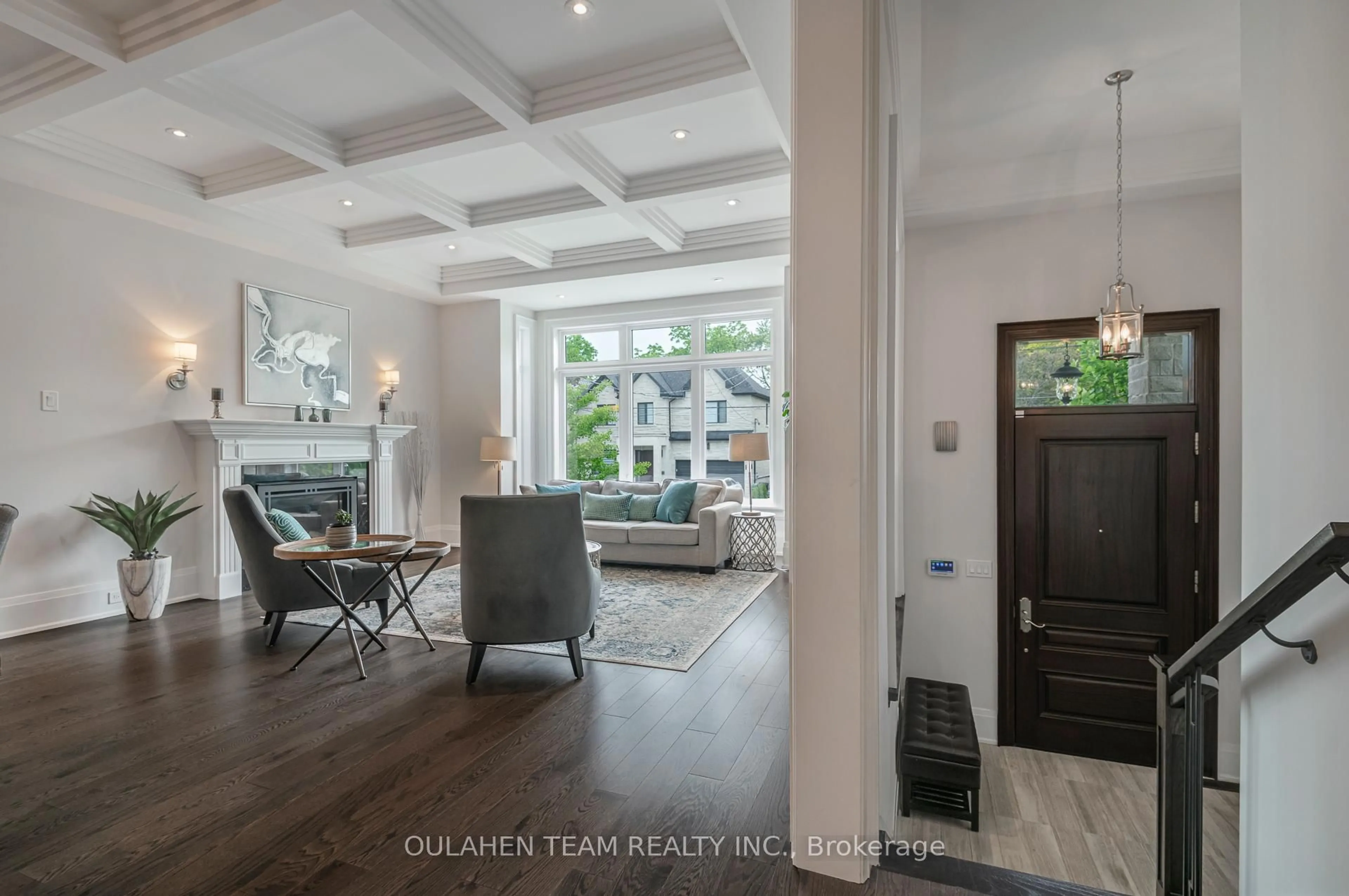Indoor entryway for 157 Florence Ave, Toronto Ontario M2N 1G5