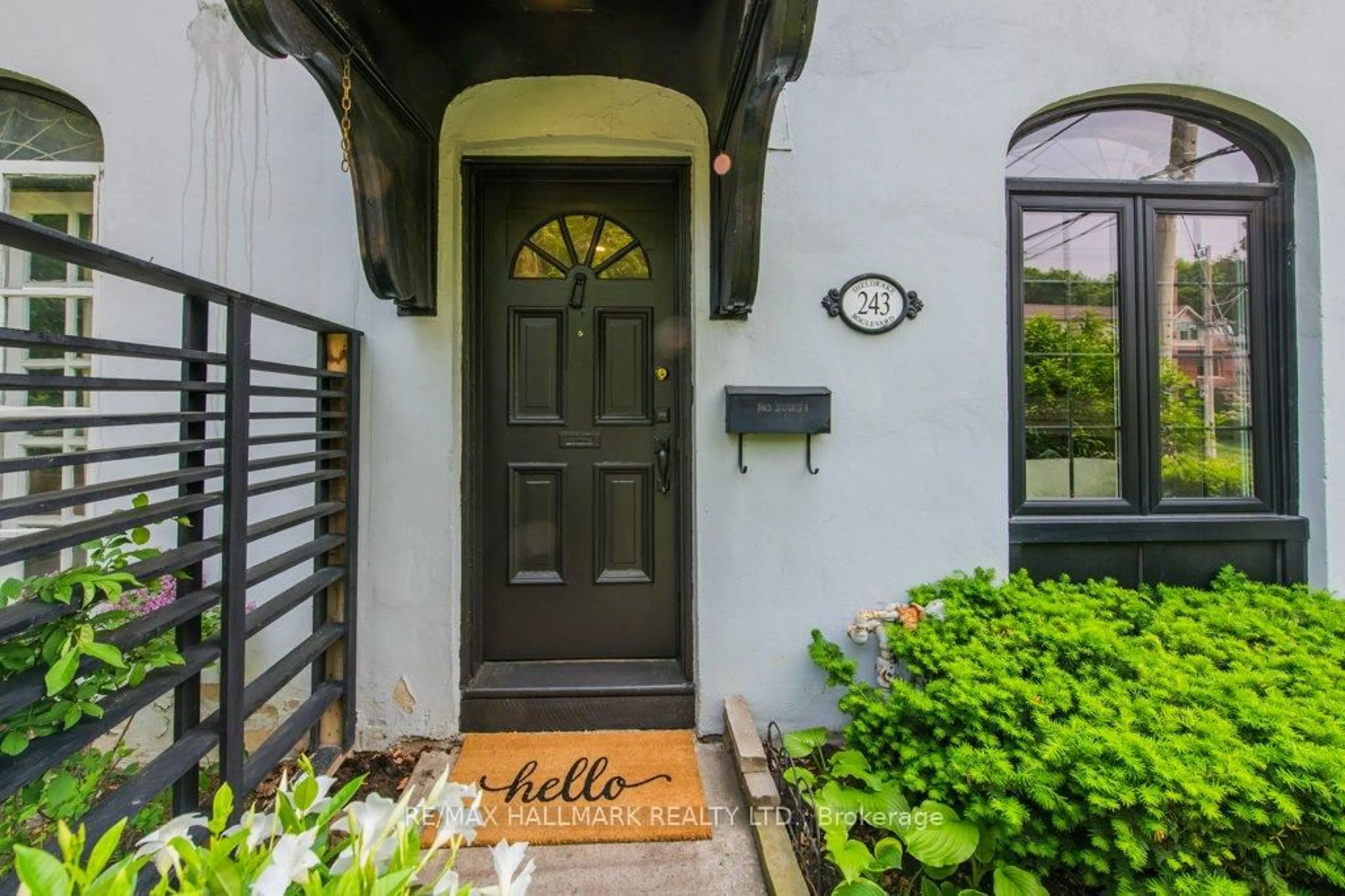Indoor entryway for 243 Sheldrake Blvd, Toronto Ontario M4P 2B7