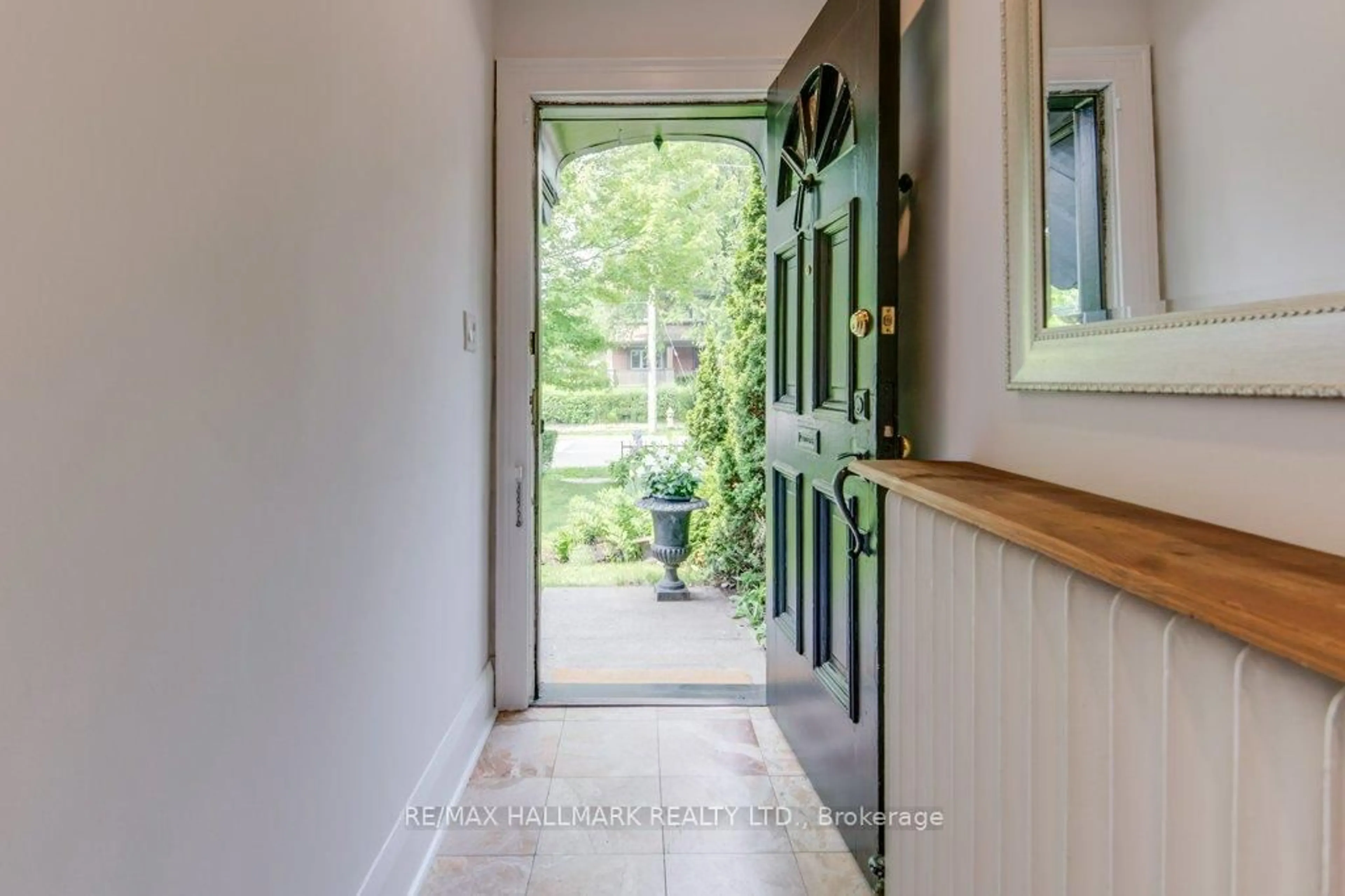 Indoor entryway for 243 Sheldrake Blvd, Toronto Ontario M4P 2B7